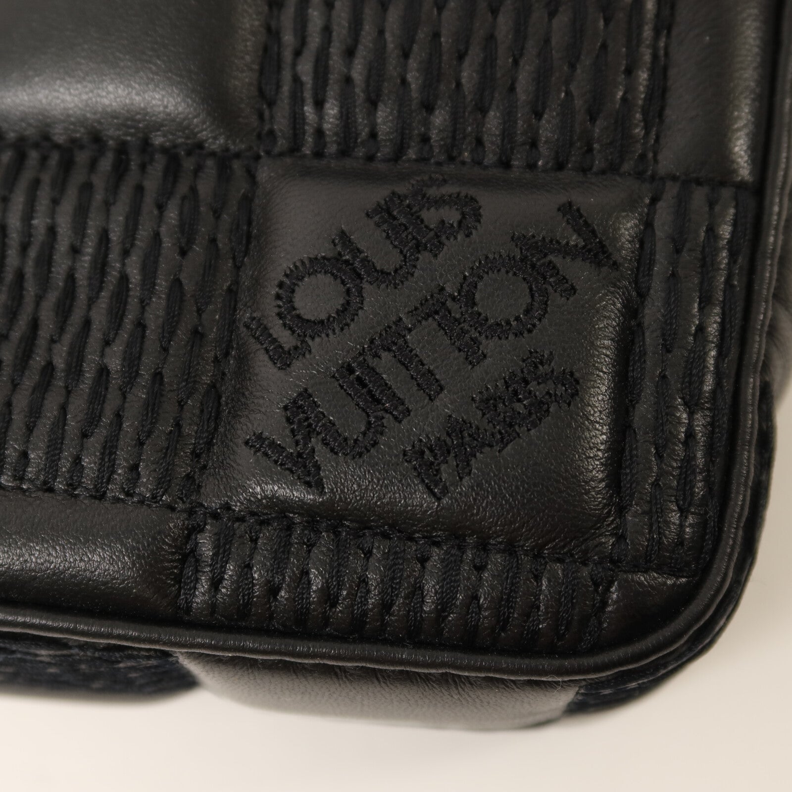LOUIS VUITTON 羊皮皮革Troca PM金扣鏈帶手挽肩背兩用袋