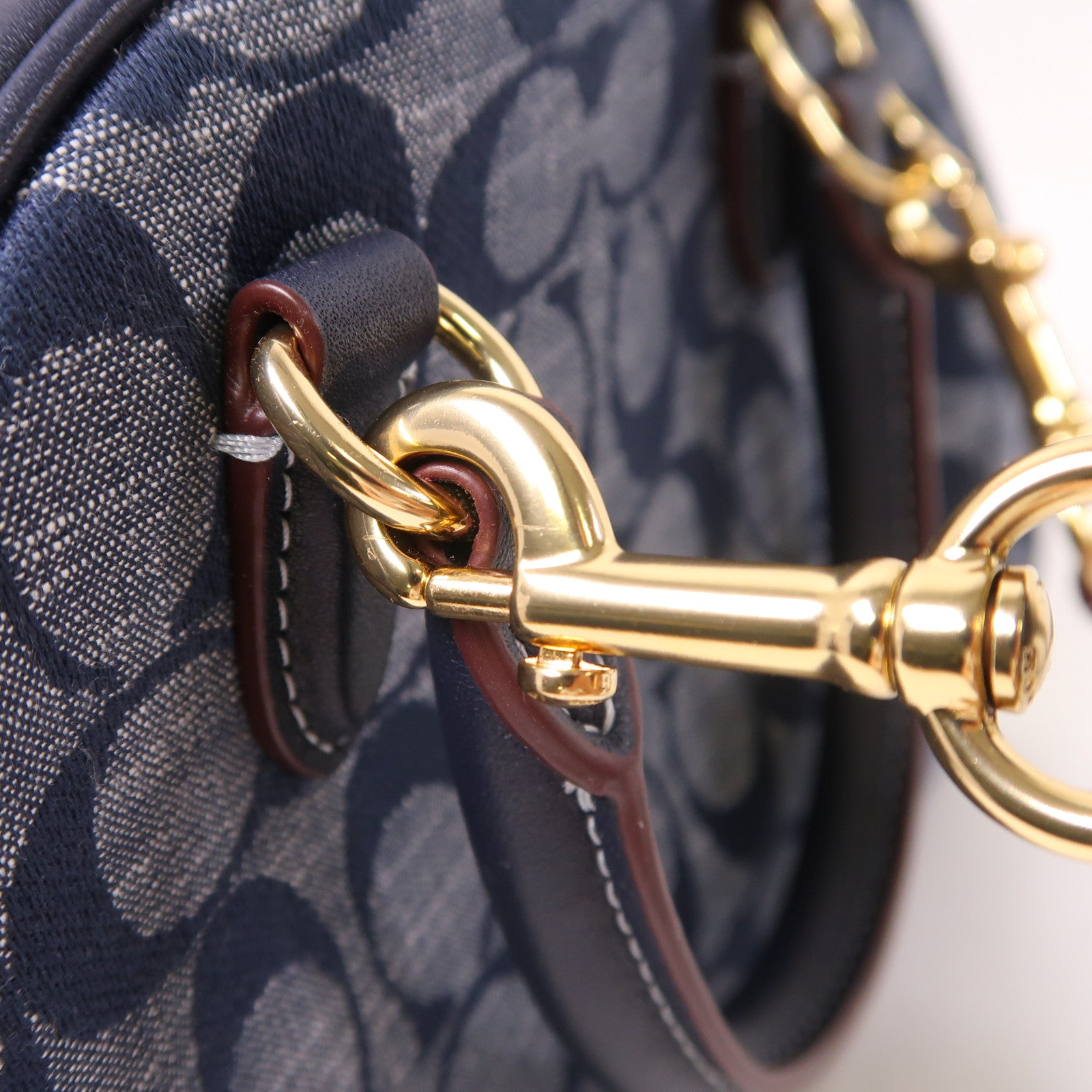 COACH 牛仔布Sydney Satchel金扣手挽肩背兩用袋