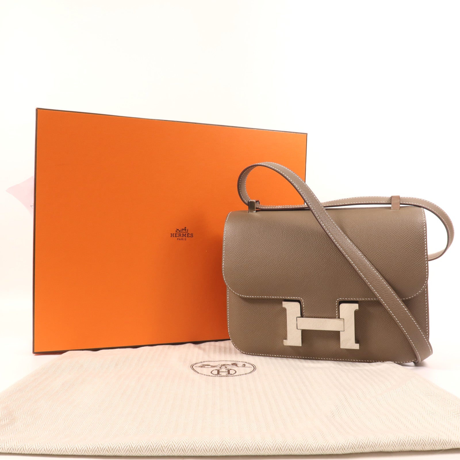 HERMES Epsom皮革Constance 24銀扣肩背袋Etoupe