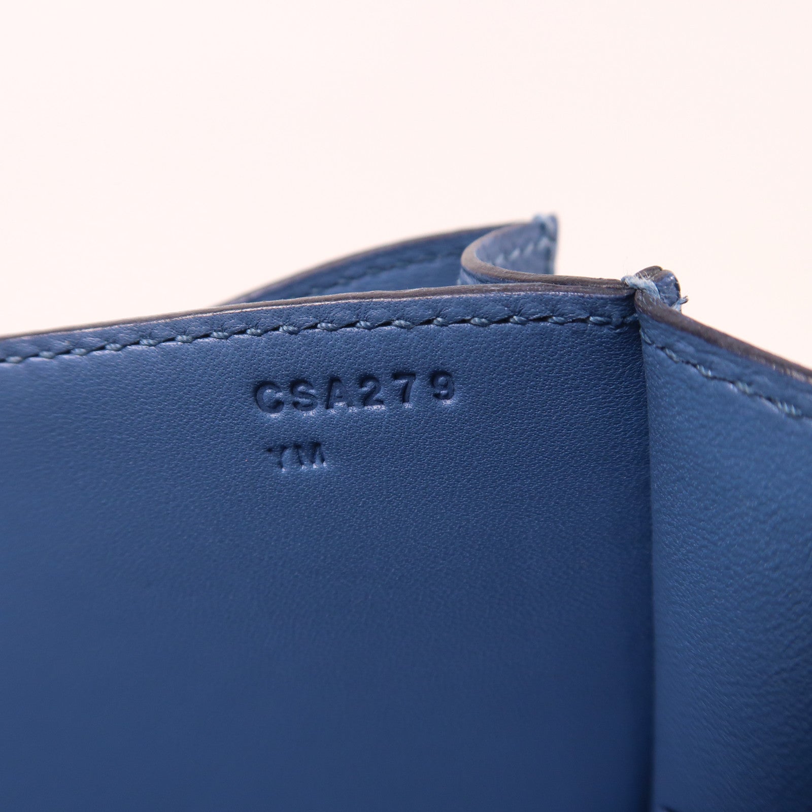 HERMES Epsom皮革Constance 24金扣肩背袋Bleu Brighton