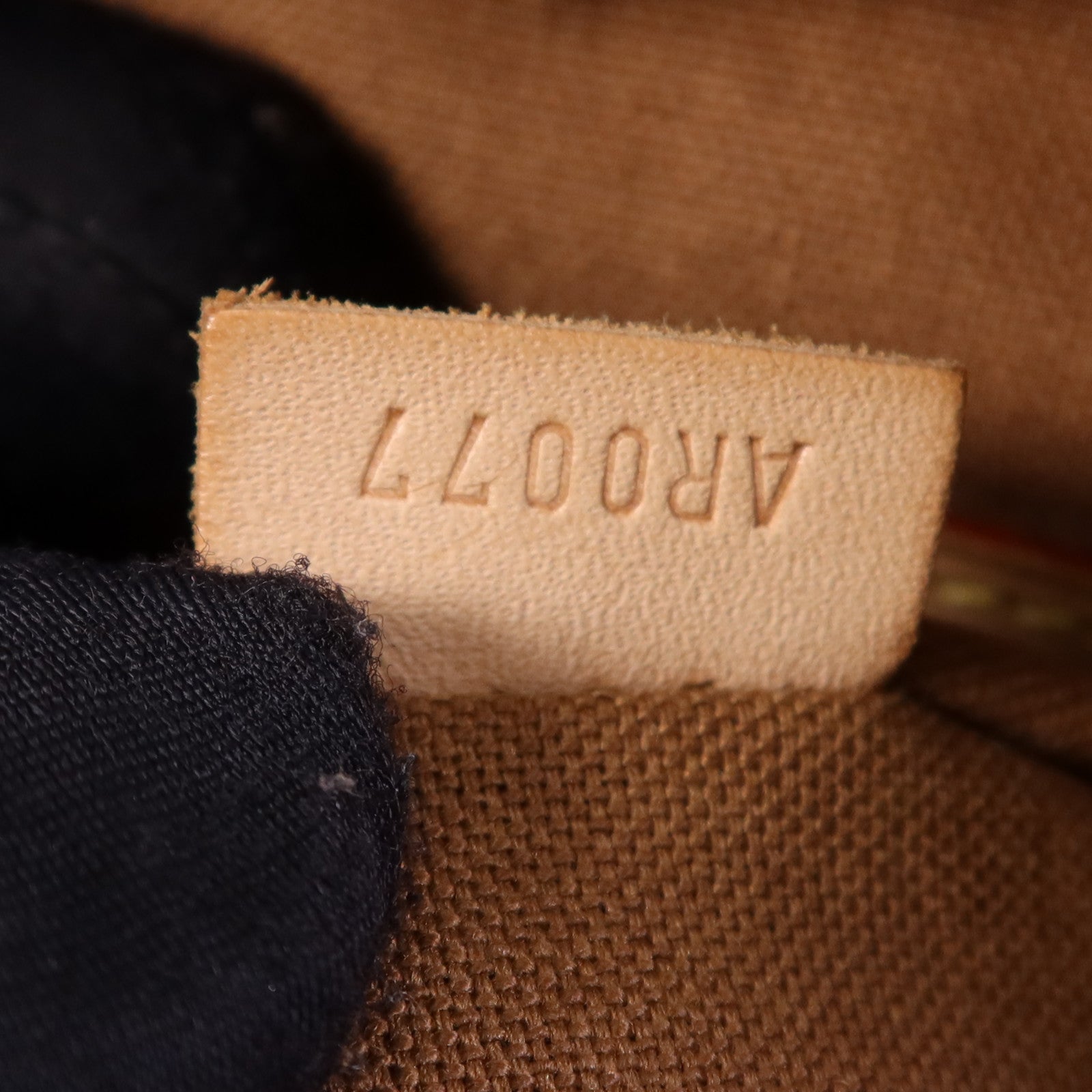 LOUIS VUITTON Monogram Cabas Mezzo金扣肩背袋