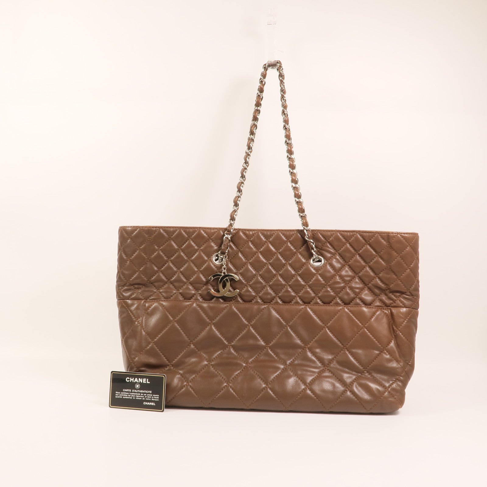 CHANEL 牛皮皮革Matelasse Chain Large銀扣鏈帶手挽袋