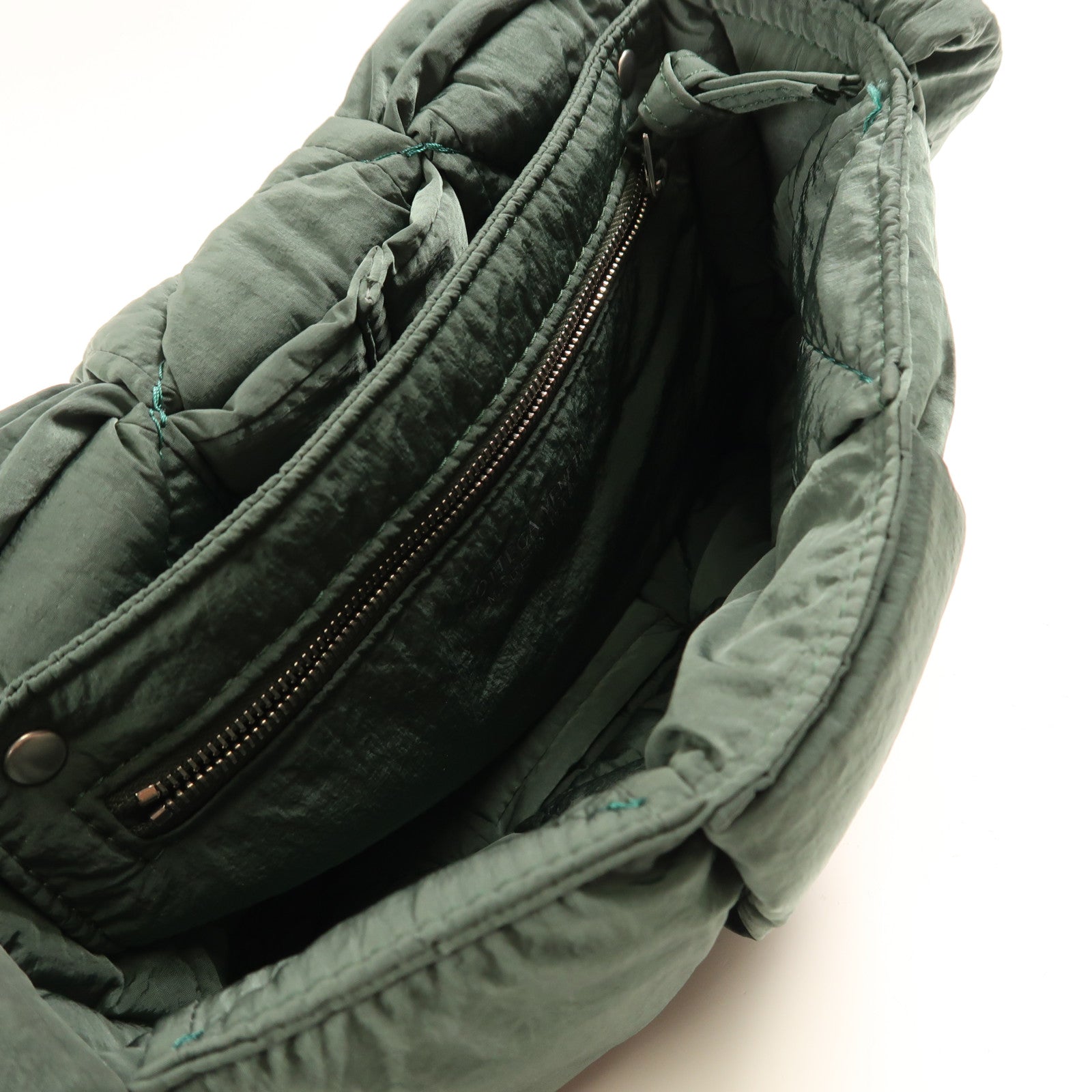 BOTTEGA VENETA 尼龍Small Padded Tech Cassette銀扣肩背袋