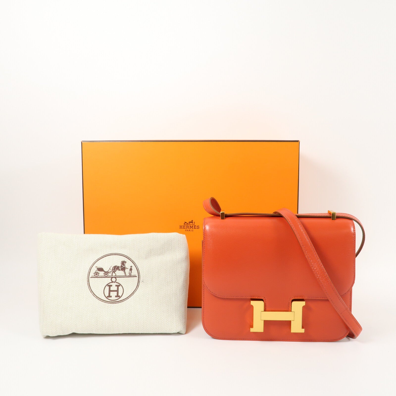 HERMES Tadelakt皮革Constance Mini肩背袋Sanguine