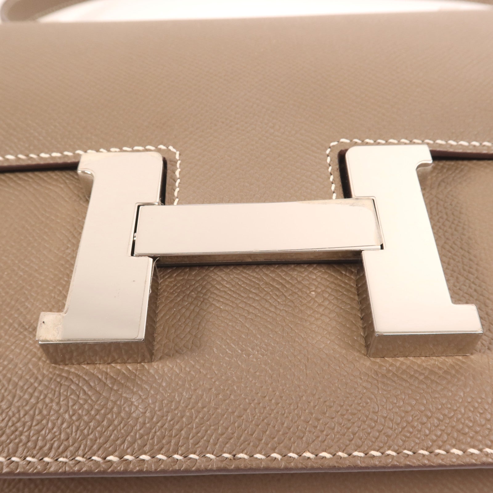 HERMES Epsom皮革Constance 24銀扣肩背袋Etoupe