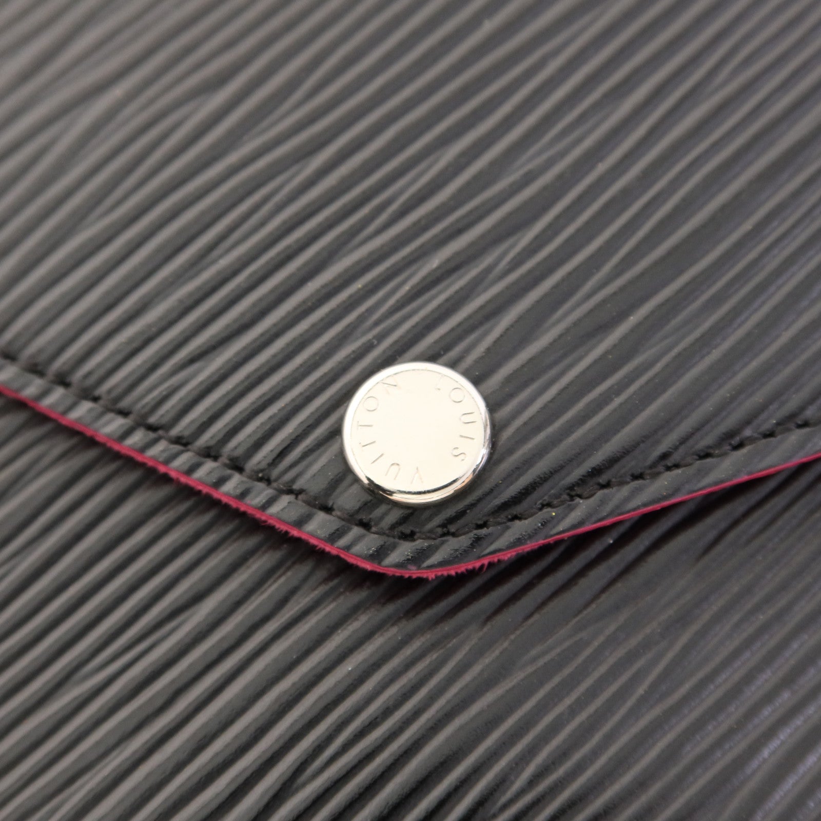 LOUIS VUITTON Epi Pochette Felicie銀扣鏈帶肩背袋