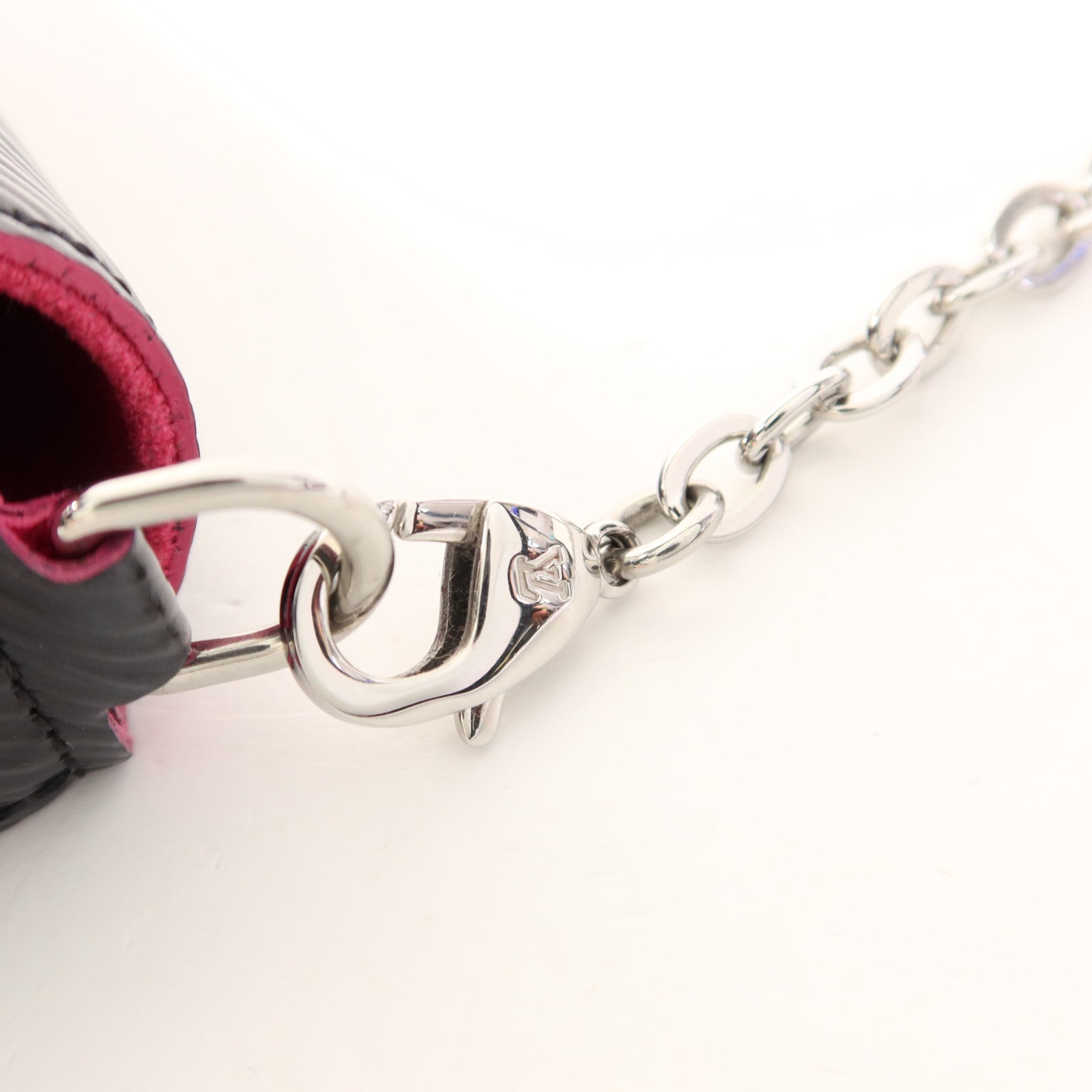 LOUIS VUITTON Epi Pochette Felicie銀扣鏈帶肩背袋