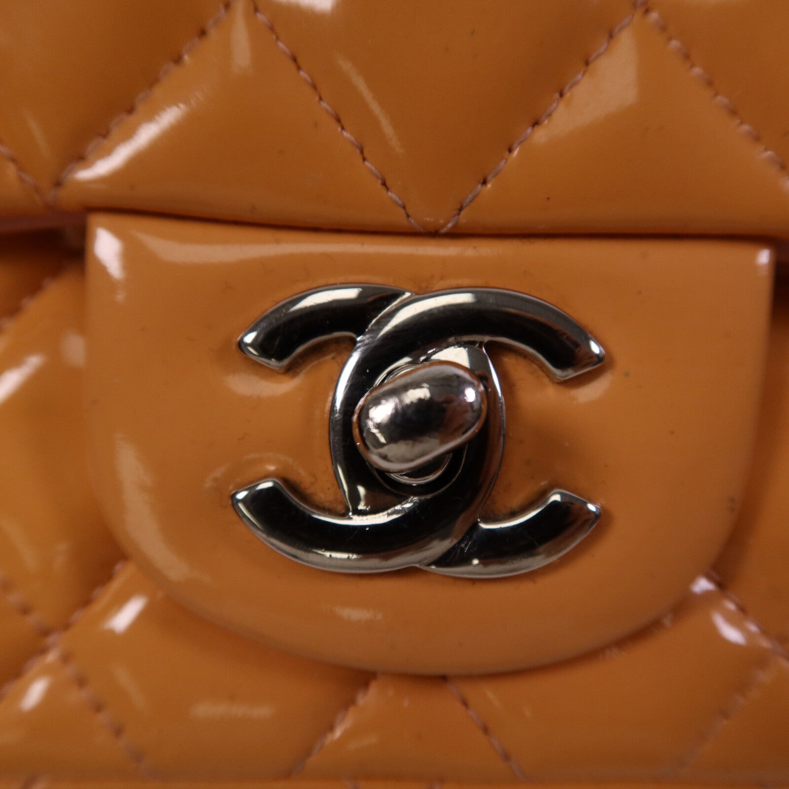 CHANEL 漆皮皮革Mini Classic 17銀扣鏈帶肩背袋
