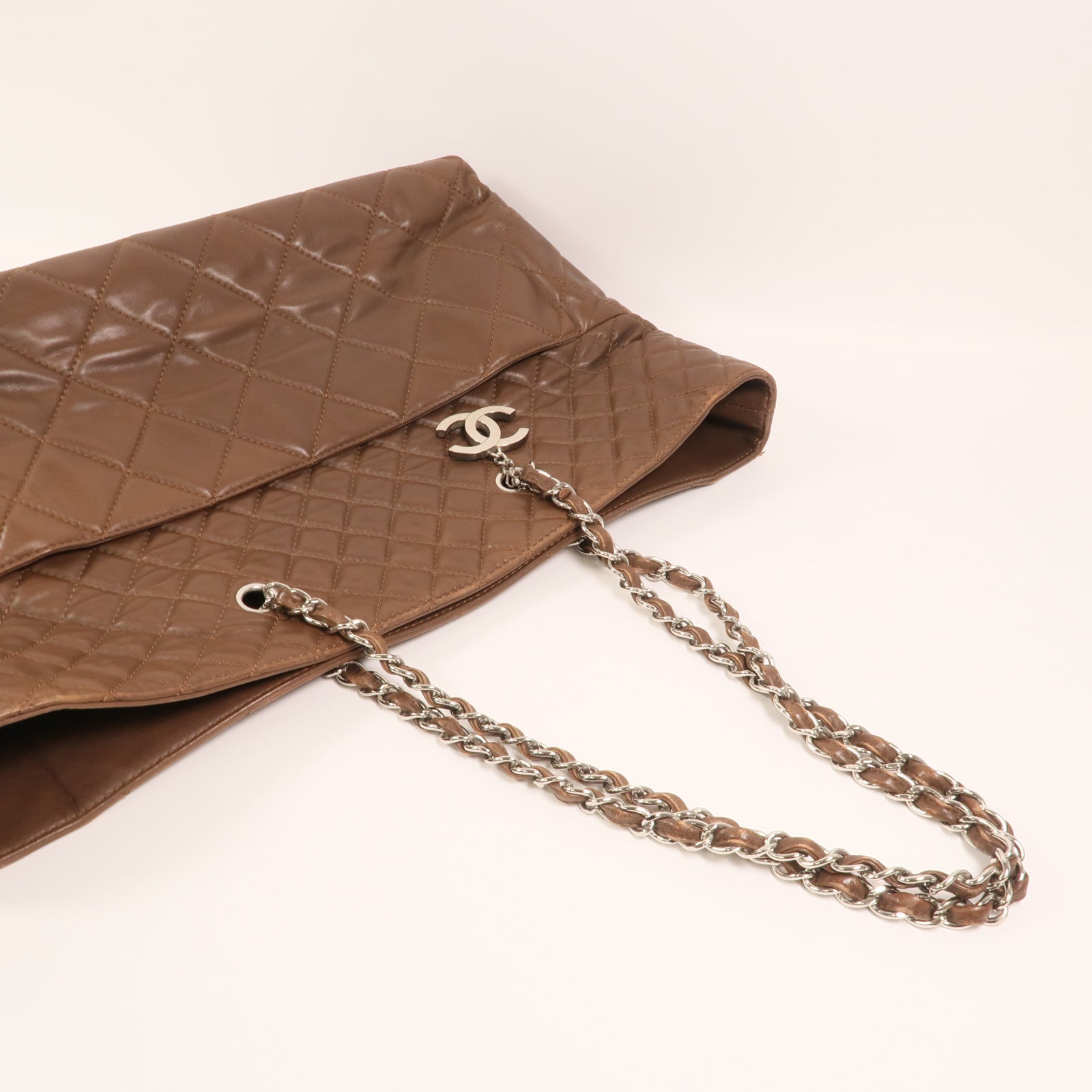 CHANEL 牛皮皮革Matelasse Chain Large銀扣鏈帶手挽袋