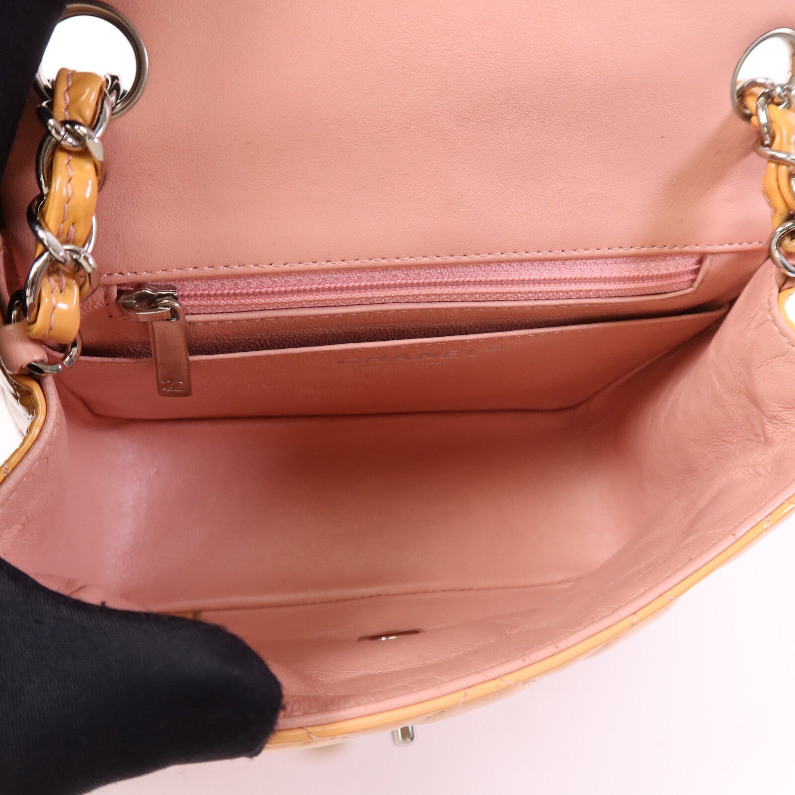 CHANEL 漆皮皮革Mini Classic 17銀扣鏈帶肩背袋