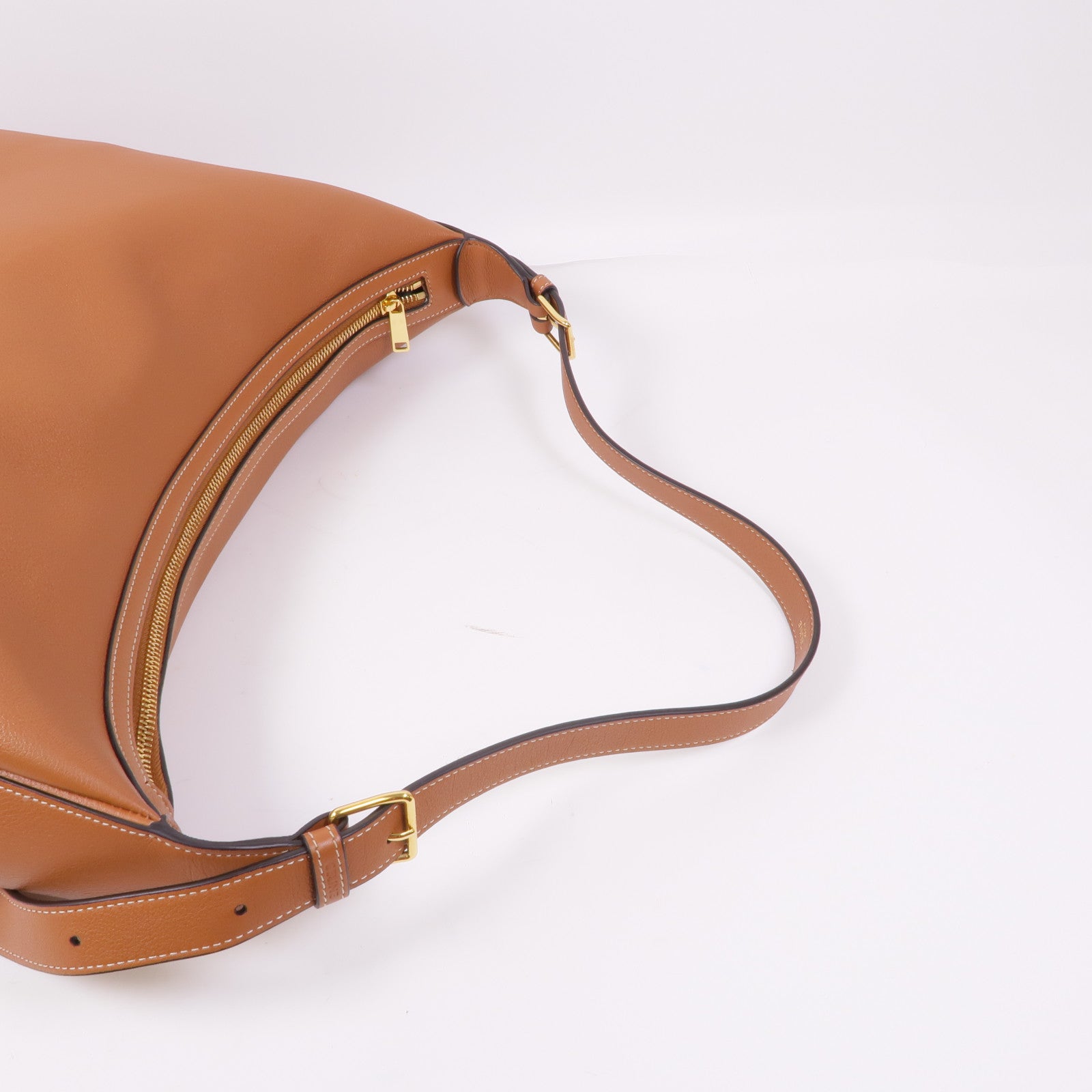 CELINE 牛皮皮革Heloise Bag金扣肩背袋