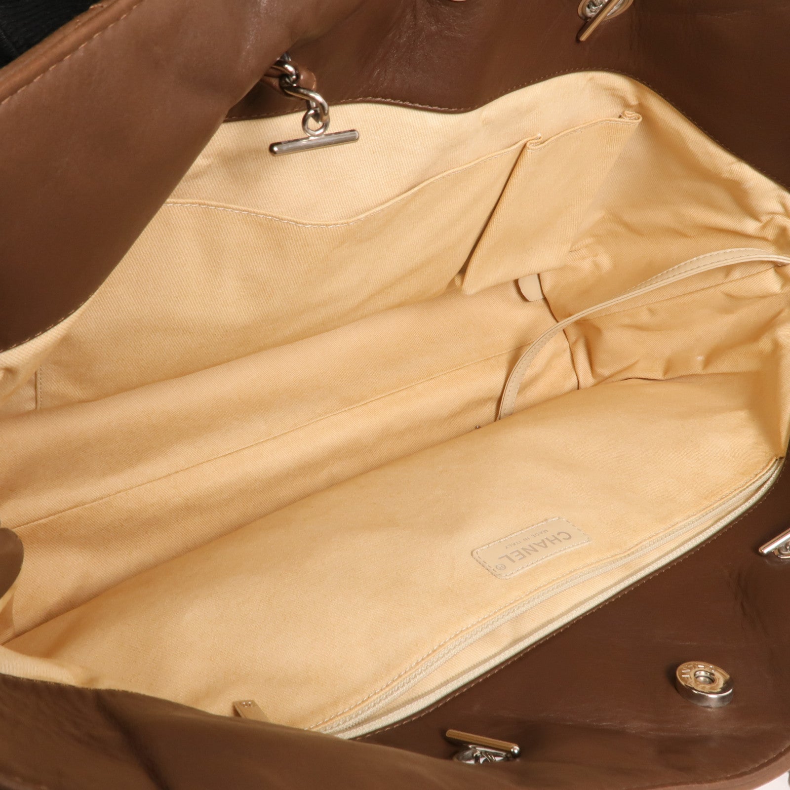 CHANEL 牛皮皮革Matelasse Chain Large銀扣鏈帶手挽袋