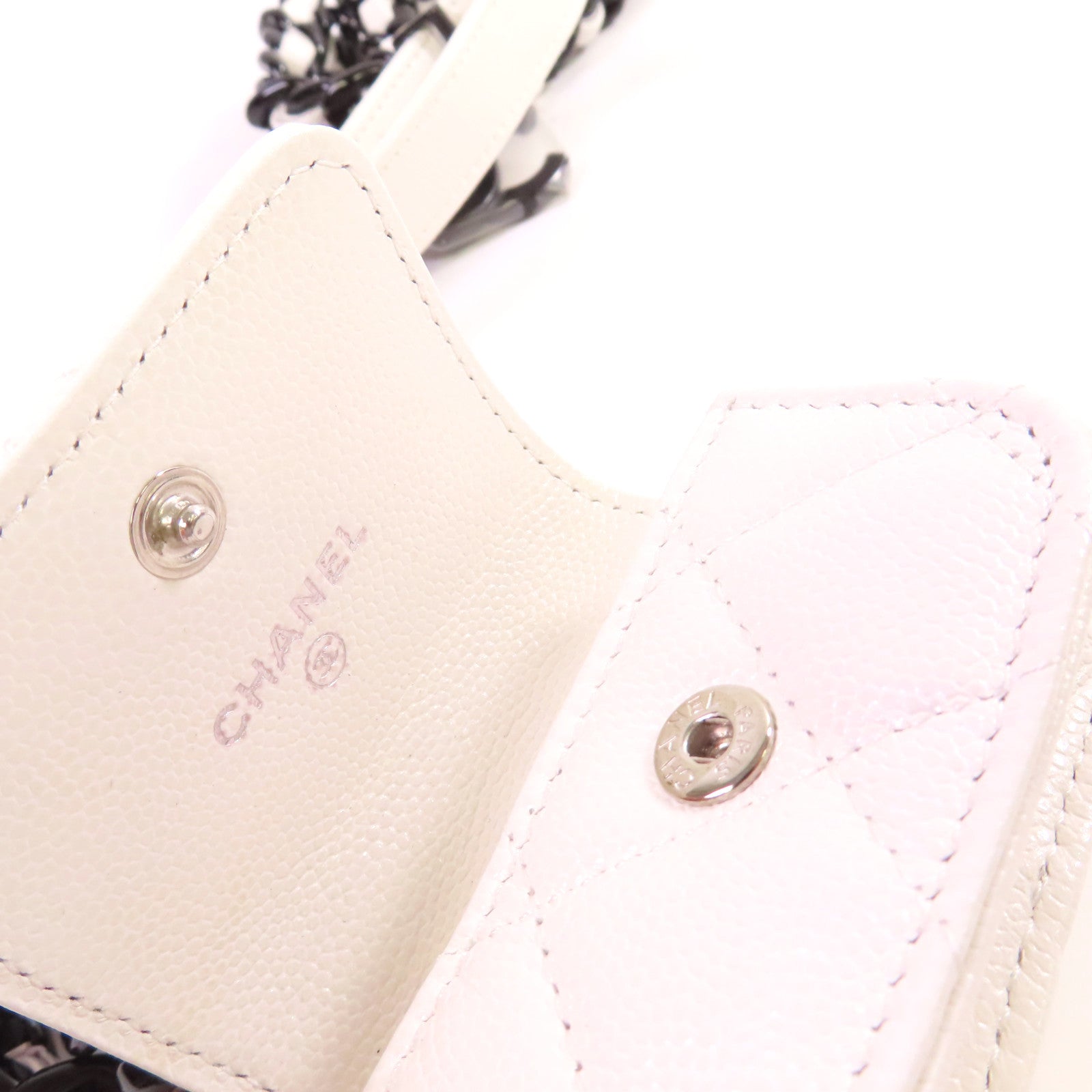 CHANEL 菱格Caviar皮革Airpods Pro Holder Belt銀扣耳機收納腰包白色