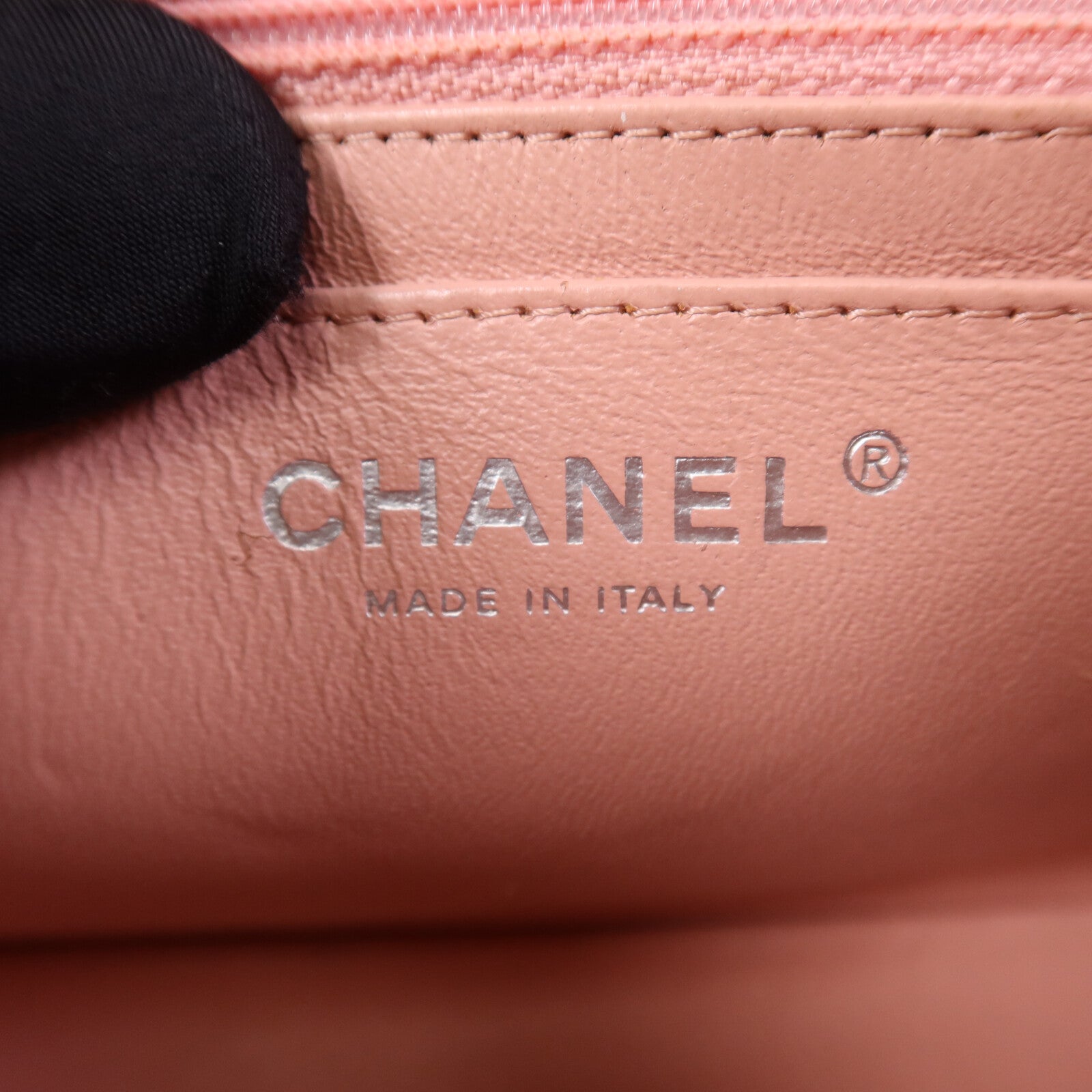 CHANEL 漆皮皮革Mini Classic 17銀扣鏈帶肩背袋