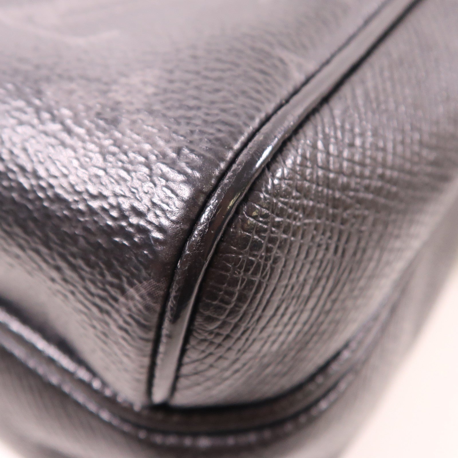 LOUIS VUITTON Monogram Eclipse/Taiga Outdoor Messenger銀扣肩背袋