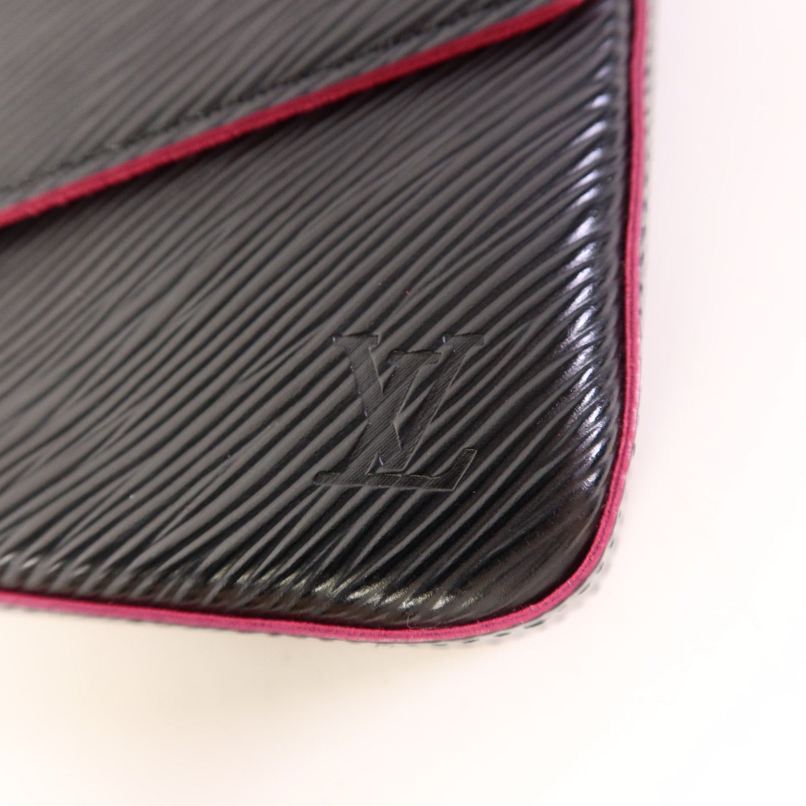 LOUIS VUITTON Epi Pochette Felicie銀扣鏈帶肩背袋