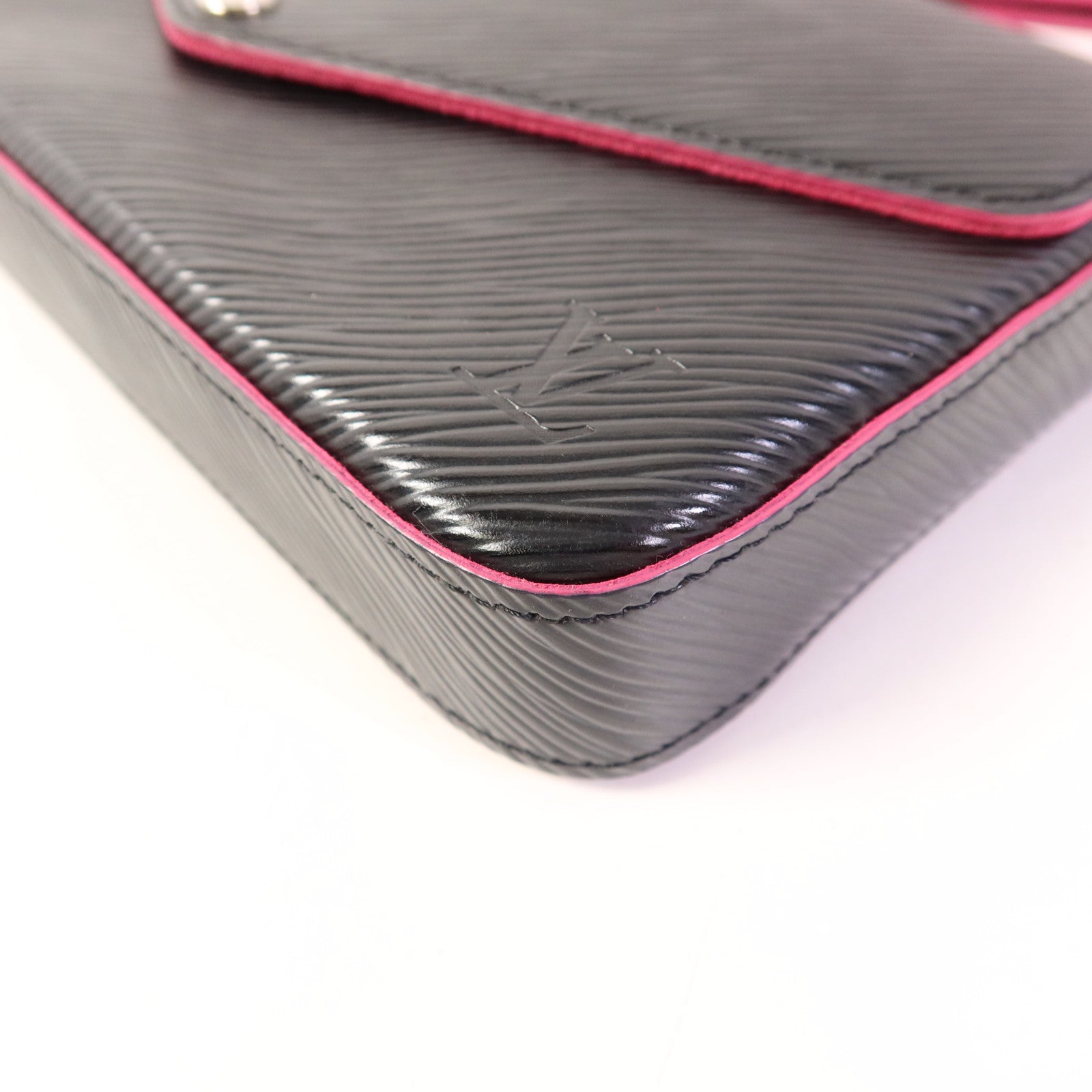 LOUIS VUITTON Epi Pochette Felicie銀扣鏈帶肩背袋