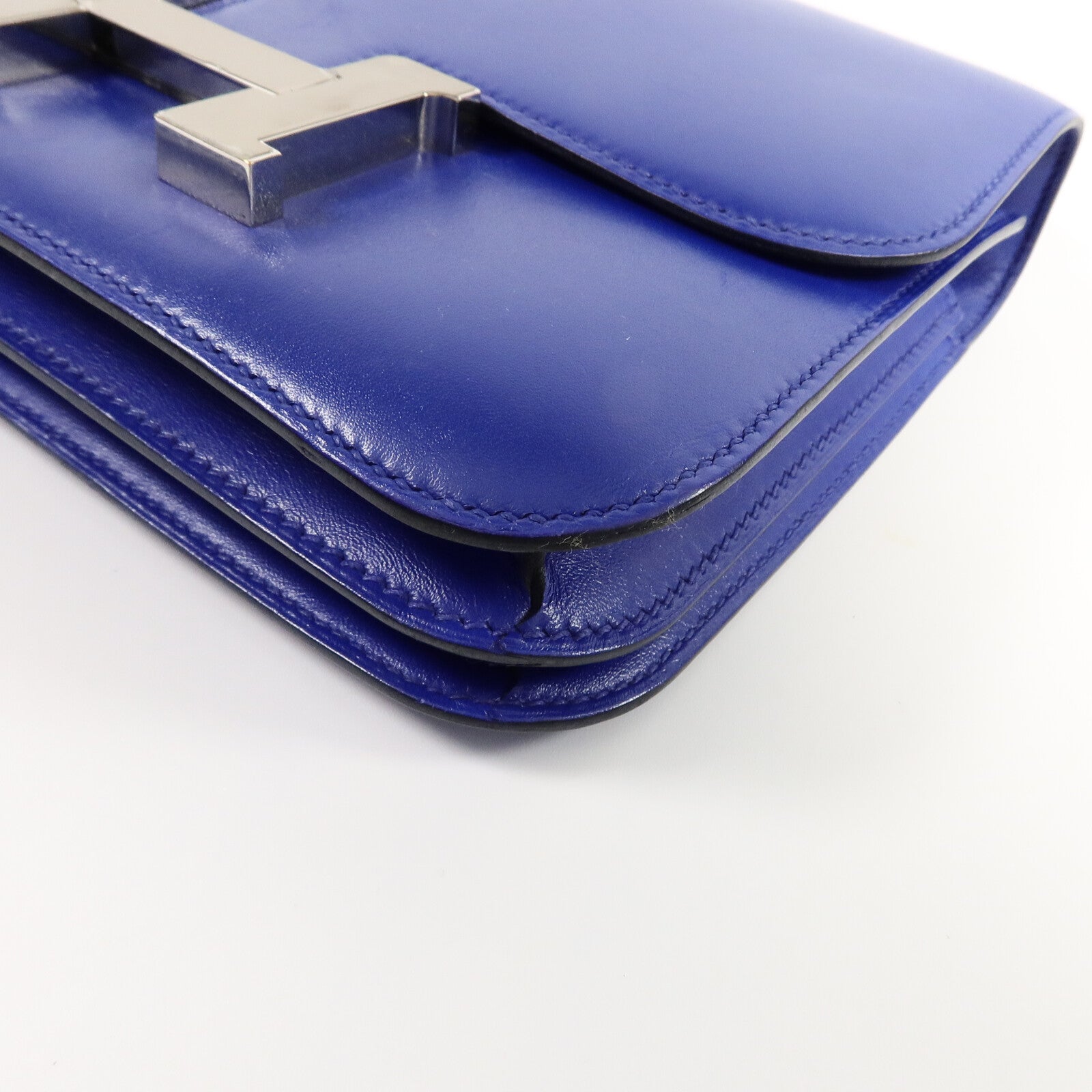 HERMES Tadelakt皮革Constance Mini肩背袋Bleu Electrique
