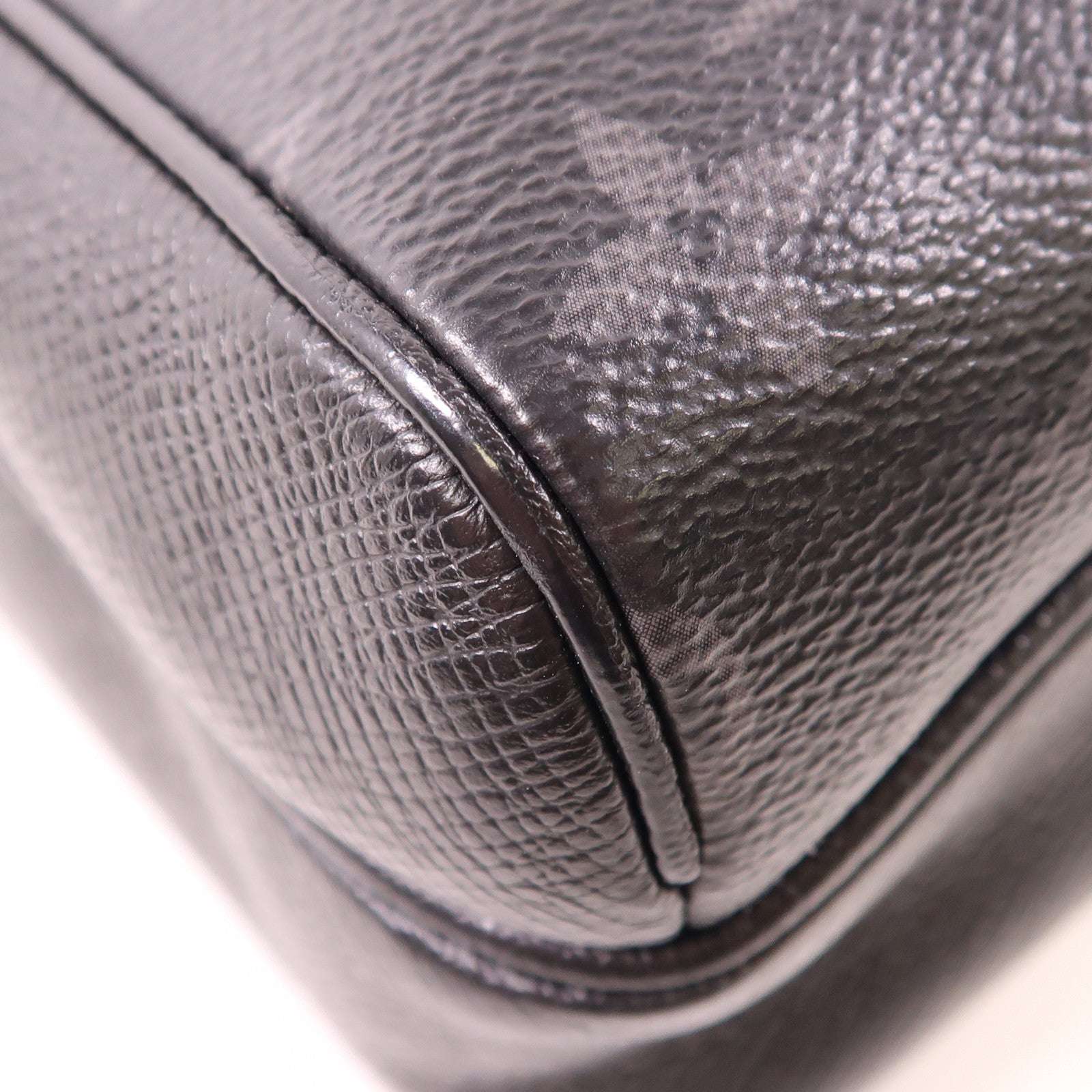 LOUIS VUITTON Monogram Eclipse/Taiga Outdoor Messenger銀扣肩背袋