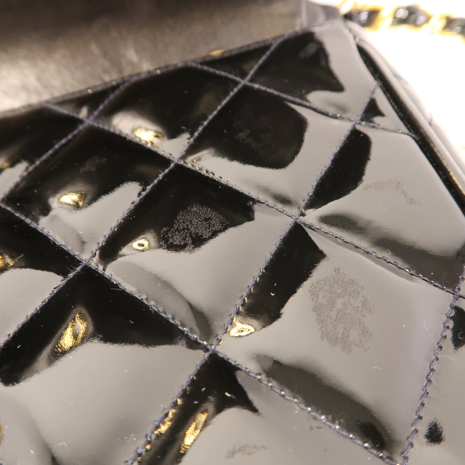 CHANEL 漆皮皮革Chain Shoulder金扣鏈帶肩背袋