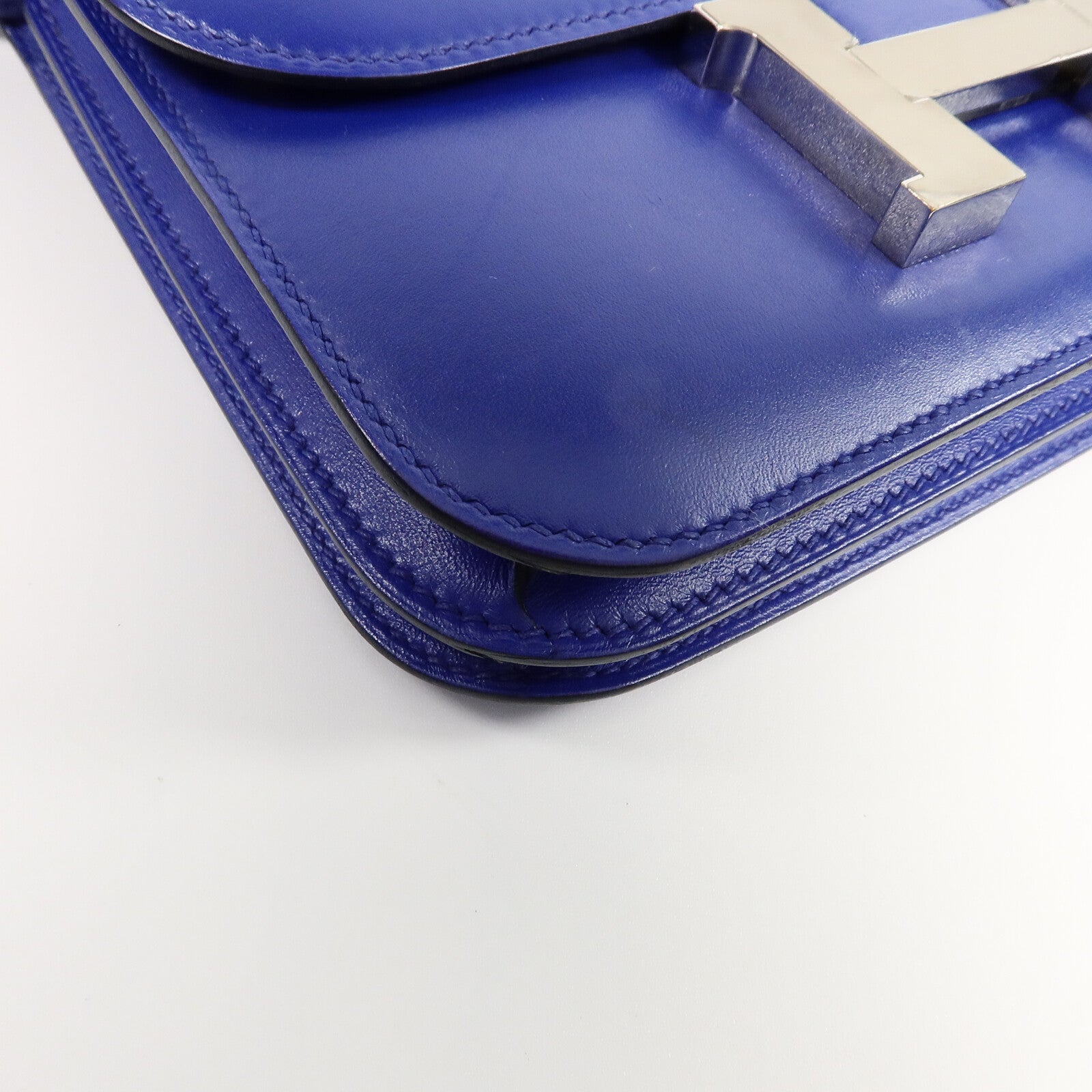 HERMES Tadelakt皮革Constance Mini肩背袋Bleu Electrique