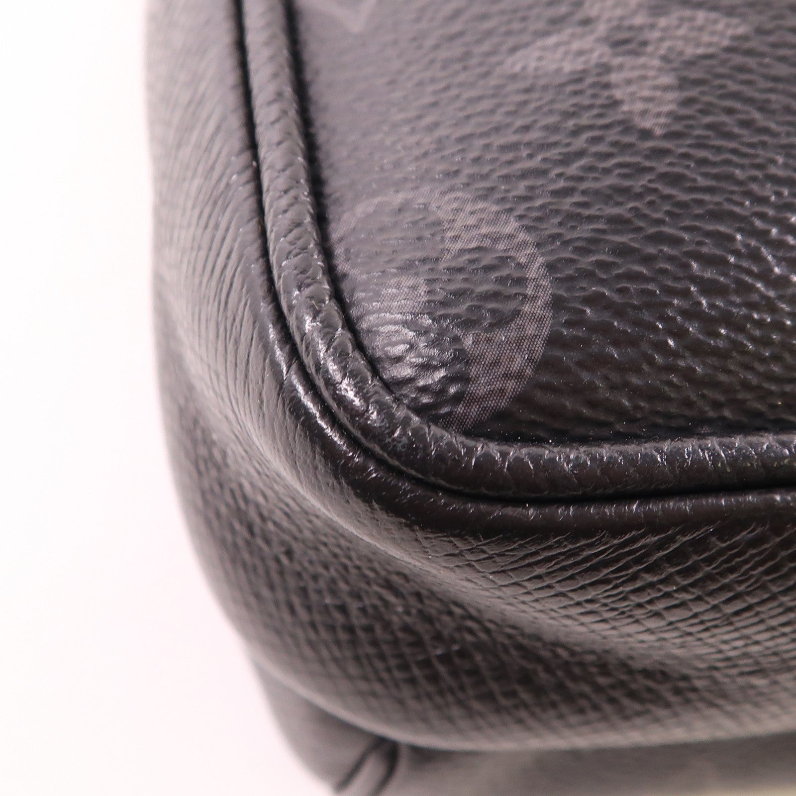 LOUIS VUITTON Monogram Eclipse/Taiga Outdoor Messenger銀扣肩背袋