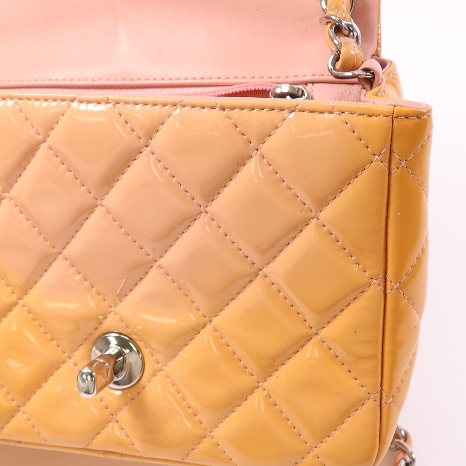 CHANEL 漆皮皮革Mini Classic 17銀扣鏈帶肩背袋