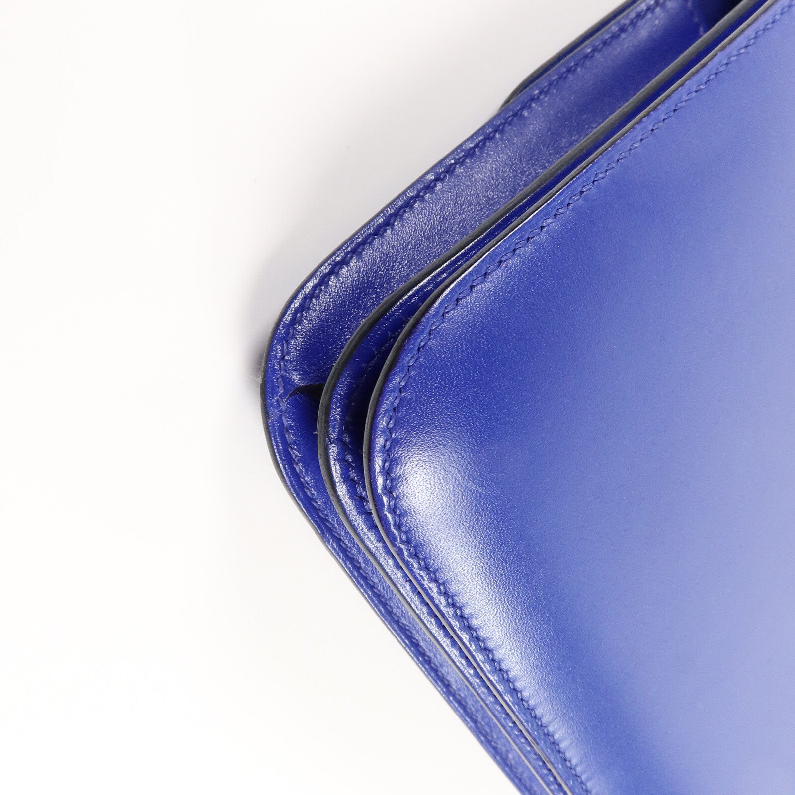 HERMES Tadelakt皮革Constance Mini肩背袋Bleu Electrique