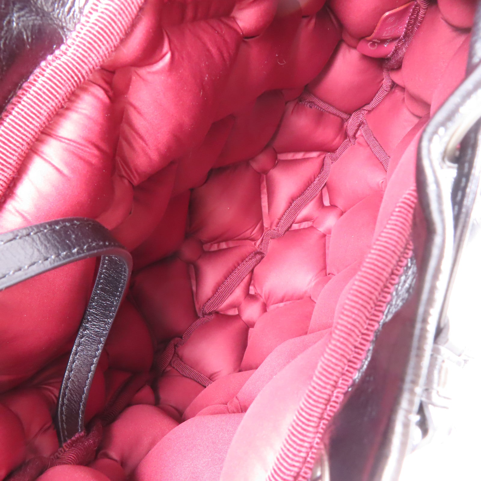 CHANEL 牛皮皮革Chesterfield Backpack銀扣背包黑色
