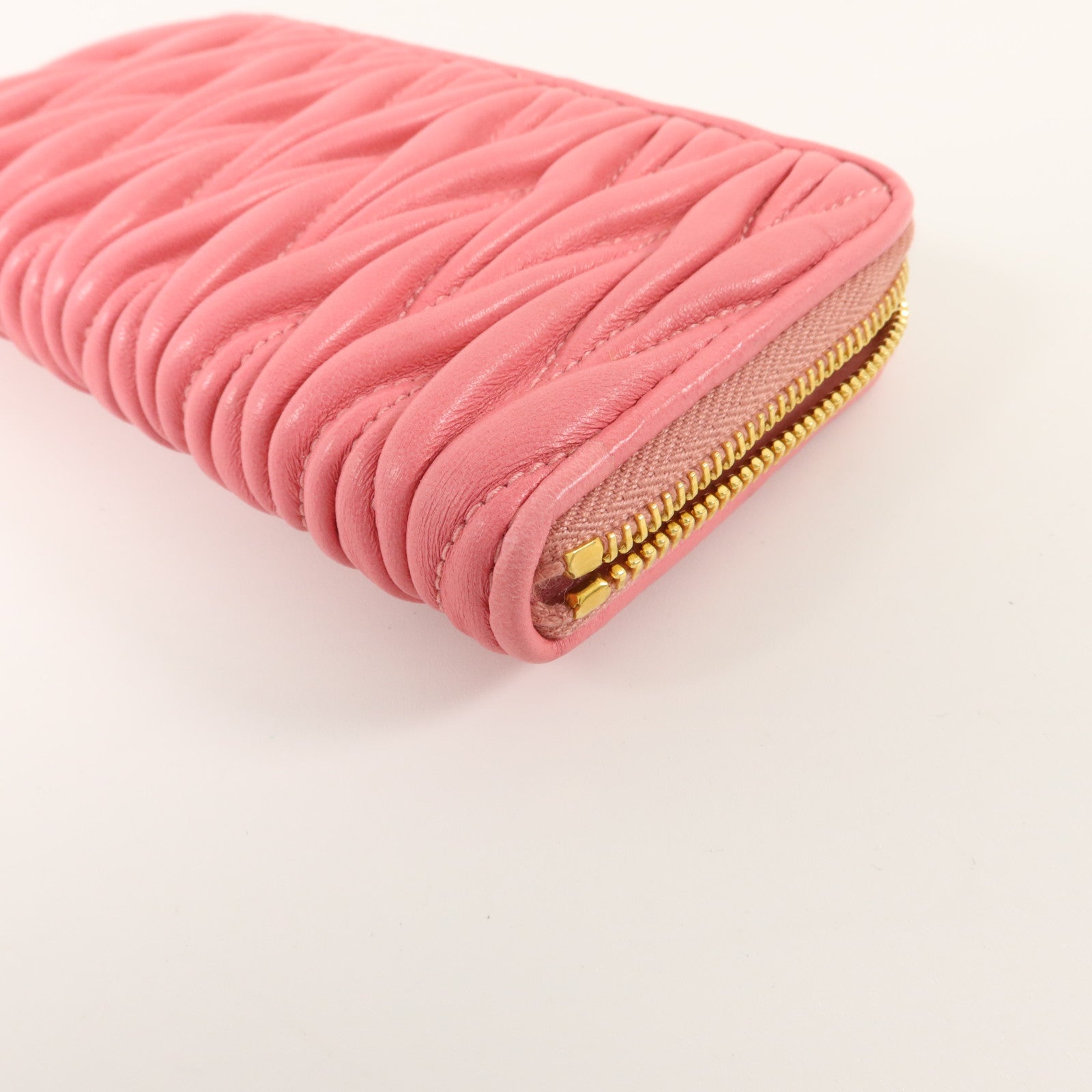 Miu Miu 羊皮皮革Coin and Card Purse金扣卡片套