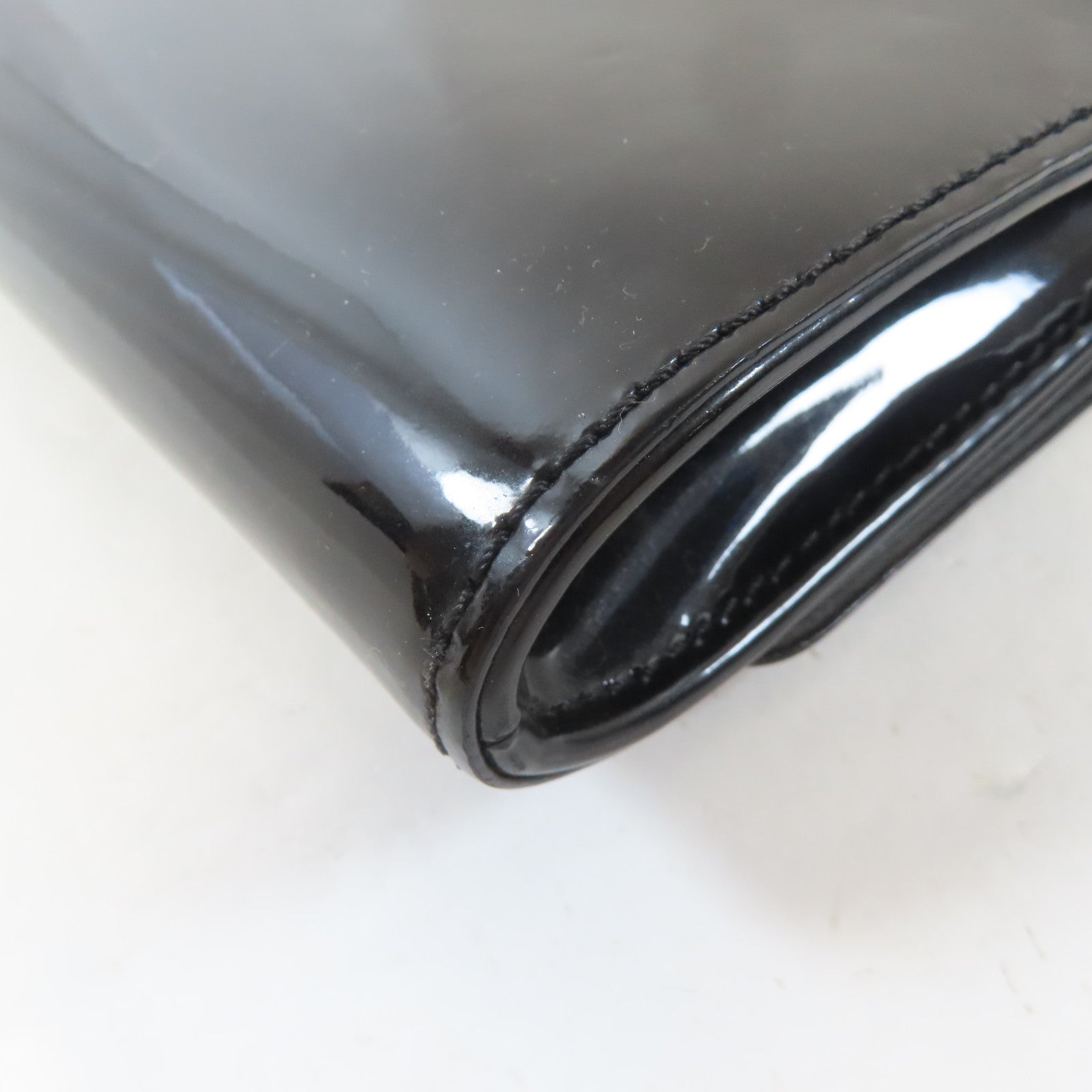 LOUIS VUITTON 漆皮皮革Pochette Louise MM金扣鏈帶肩背袋黑色