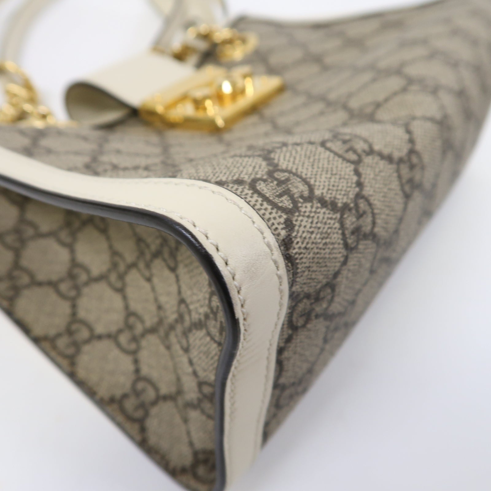 GUCCI 塗層帆布Padlock GG Small金扣鏈帶肩背袋啡色/白色