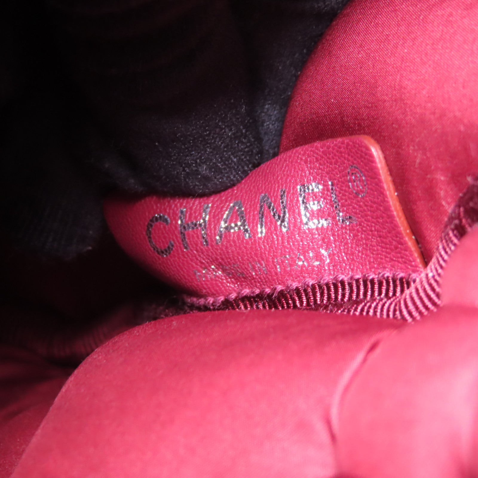 CHANEL 牛皮皮革Chesterfield Backpack銀扣背包黑色