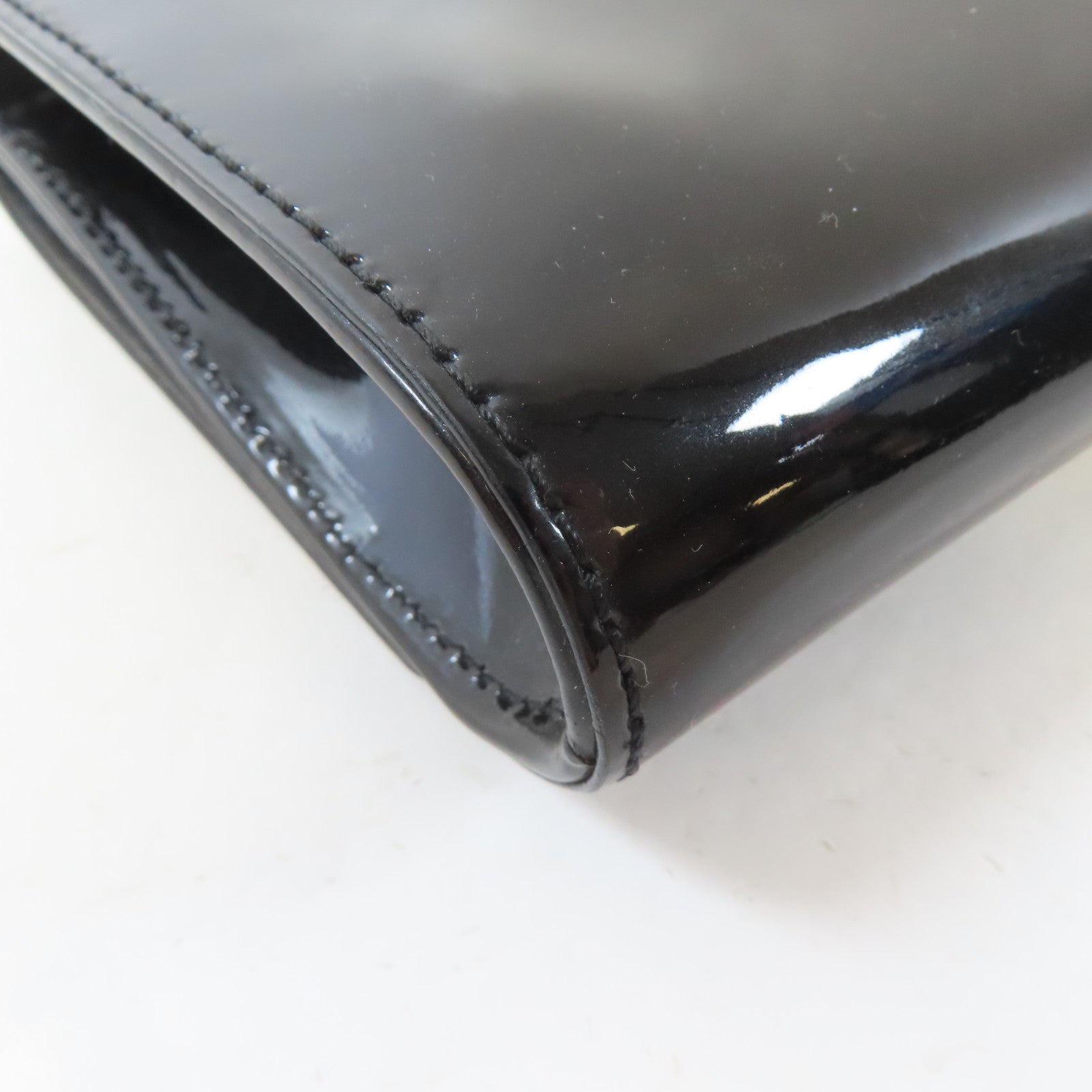 LOUIS VUITTON 漆皮皮革Pochette Louise MM金扣鏈帶肩背袋黑色