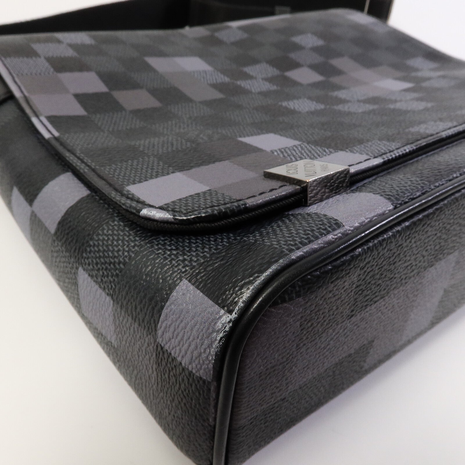 LOUIS VUITTON Damier Graphite Pixel District PM肩背袋