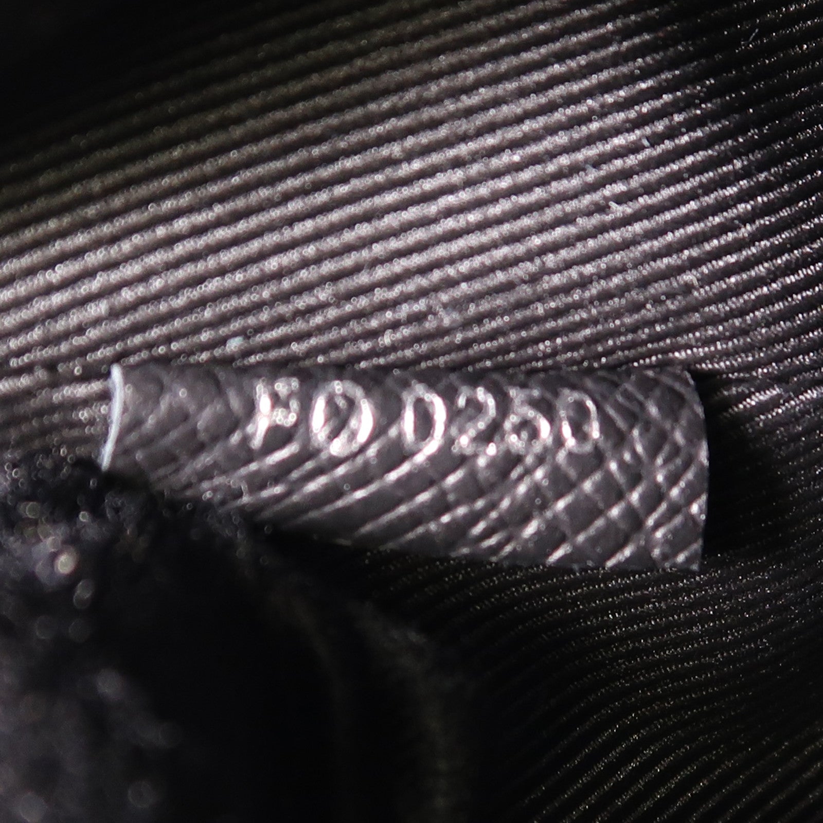 LOUIS VUITTON Monogram Eclipse/Taiga Outdoor Messenger銀扣肩背袋