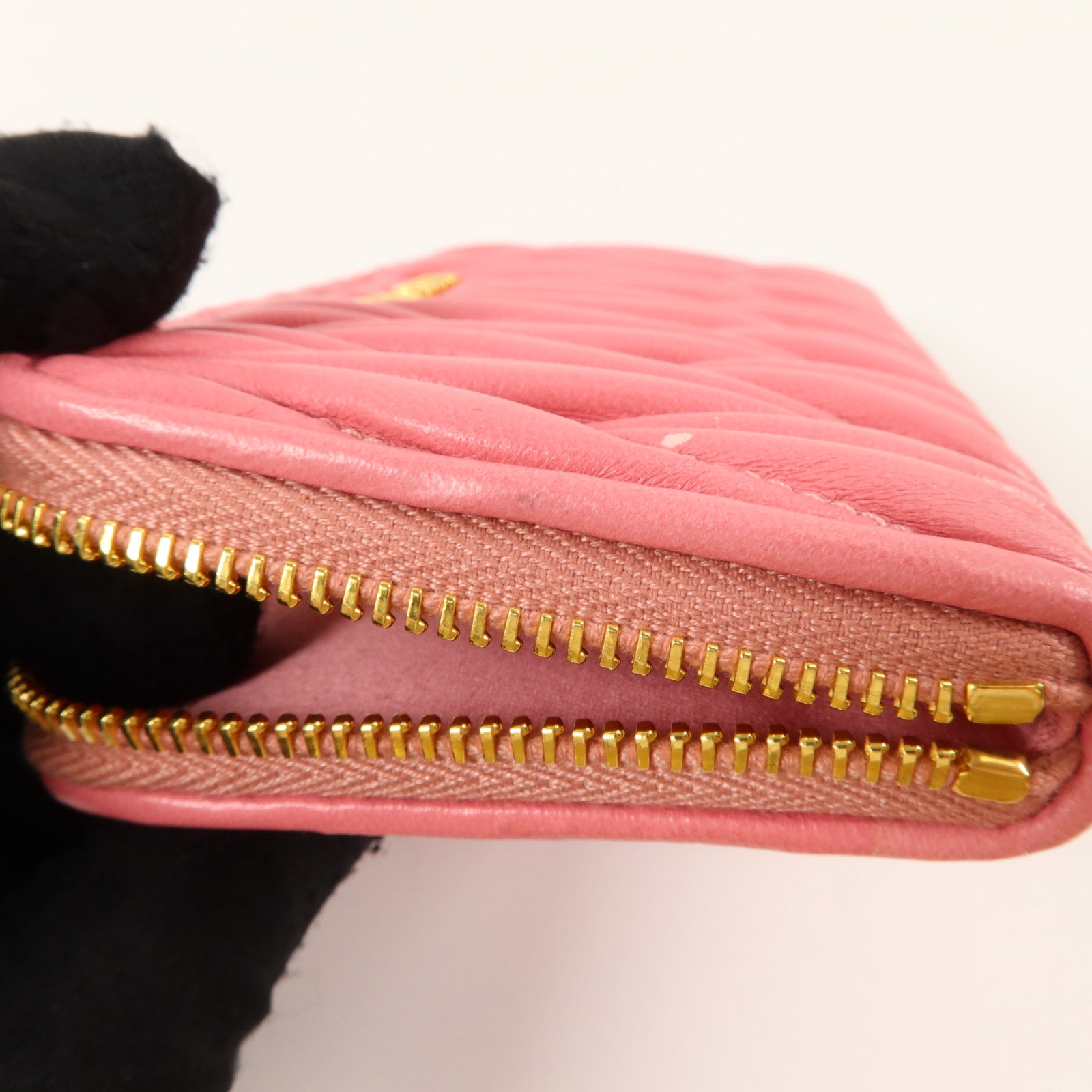 Miu Miu 羊皮皮革Coin and Card Purse金扣卡片套