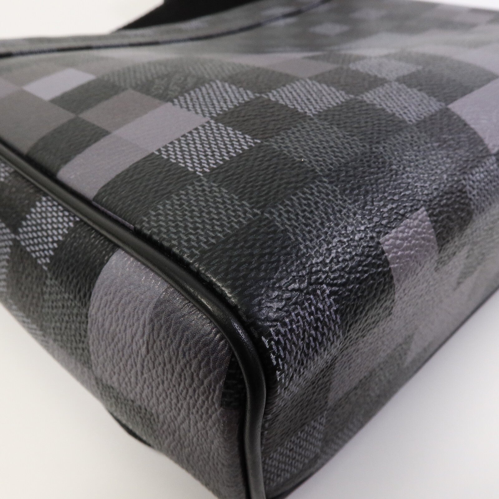 LOUIS VUITTON Damier Graphite Pixel District PM肩背袋