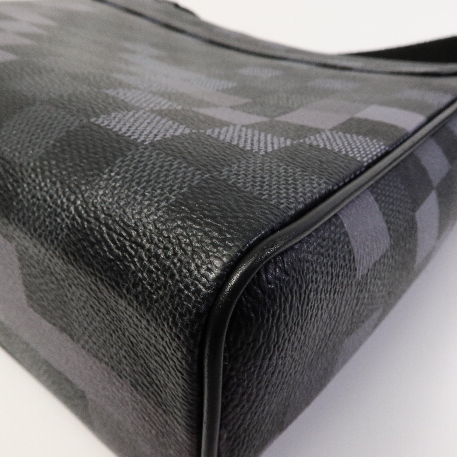 LOUIS VUITTON Damier Graphite Pixel District PM肩背袋
