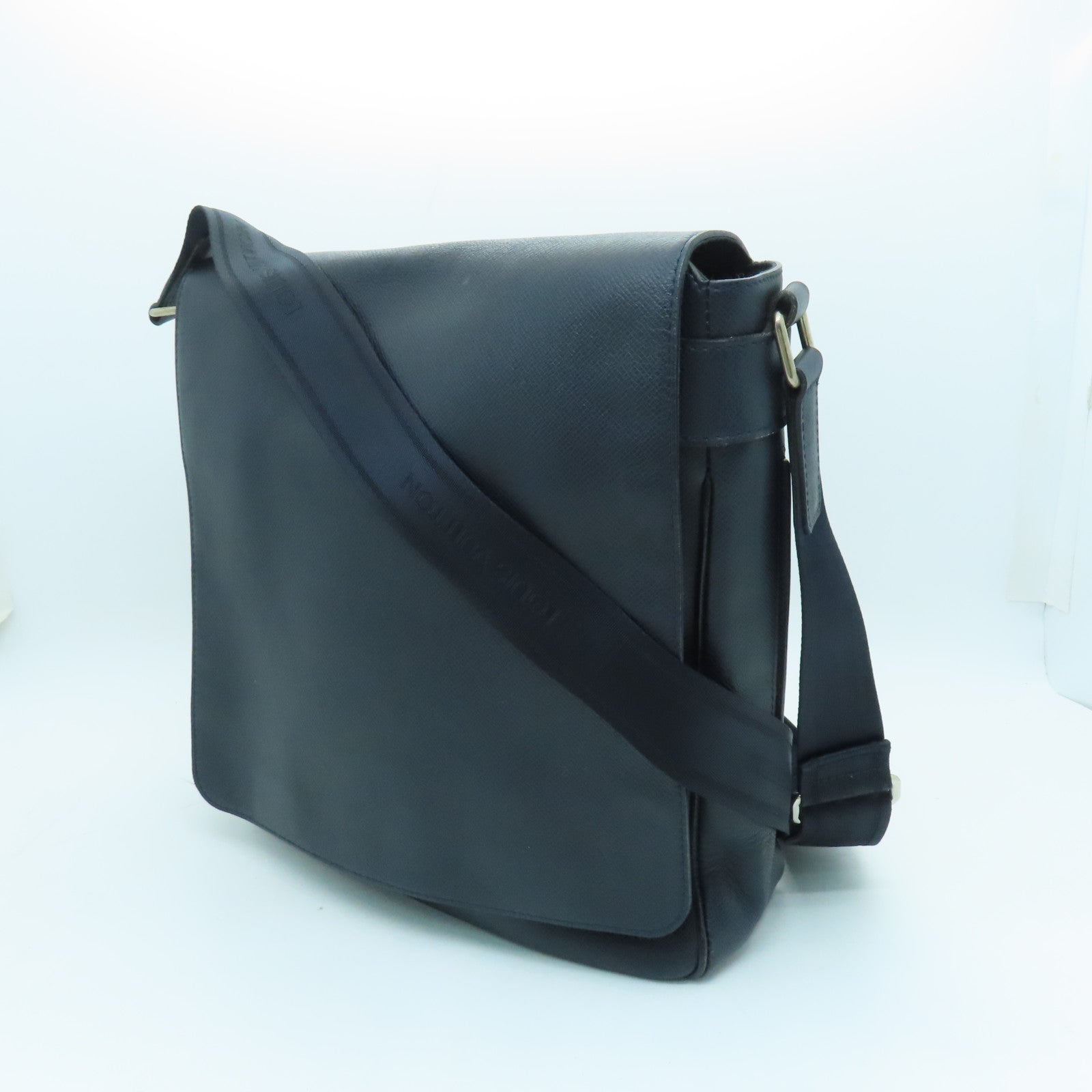 LOUIS VUITTON 【激減優惠】Taiga Roman Messenger銀扣肩背袋深藍色