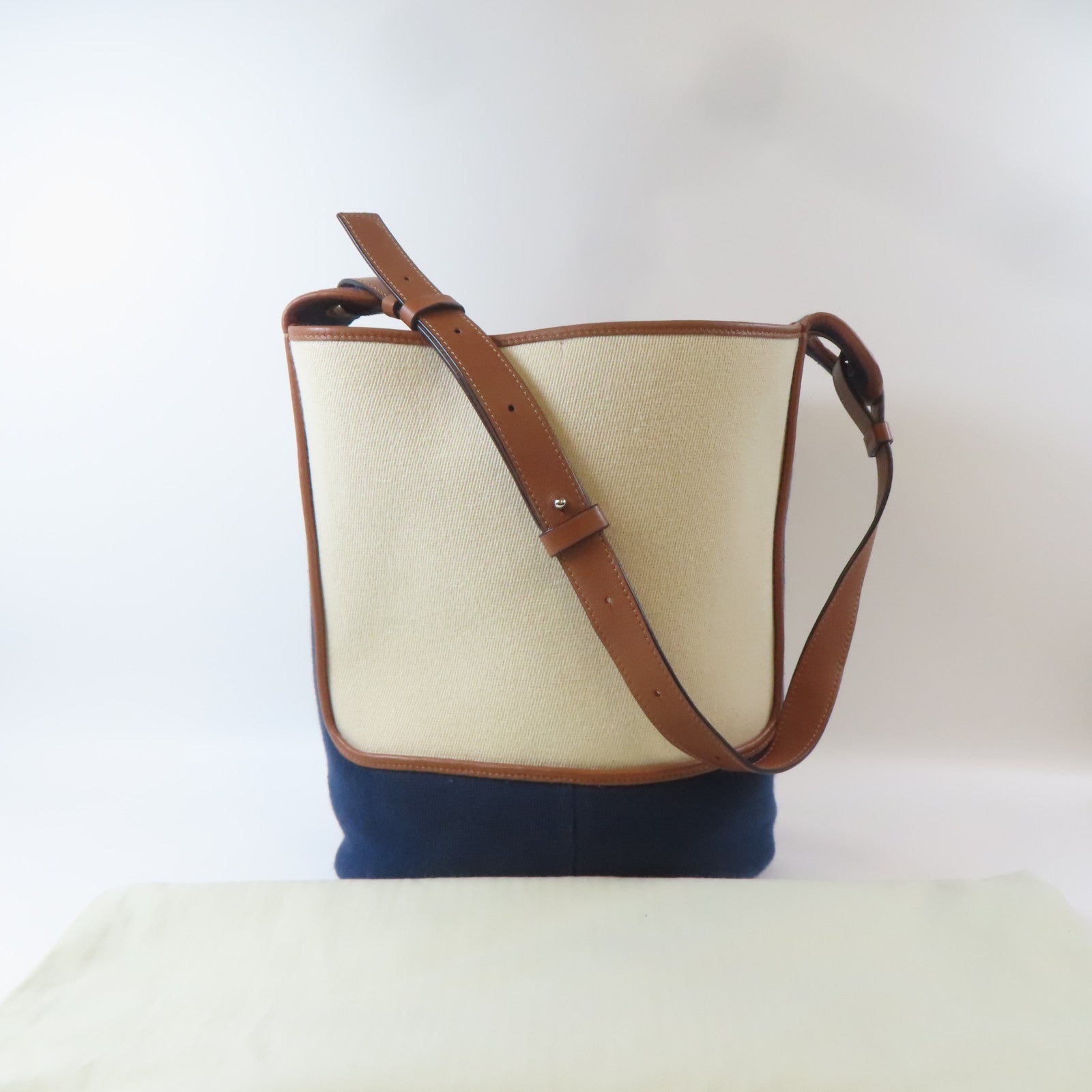 LOEWE 帆布Shoulder Bag銀扣肩背袋米色