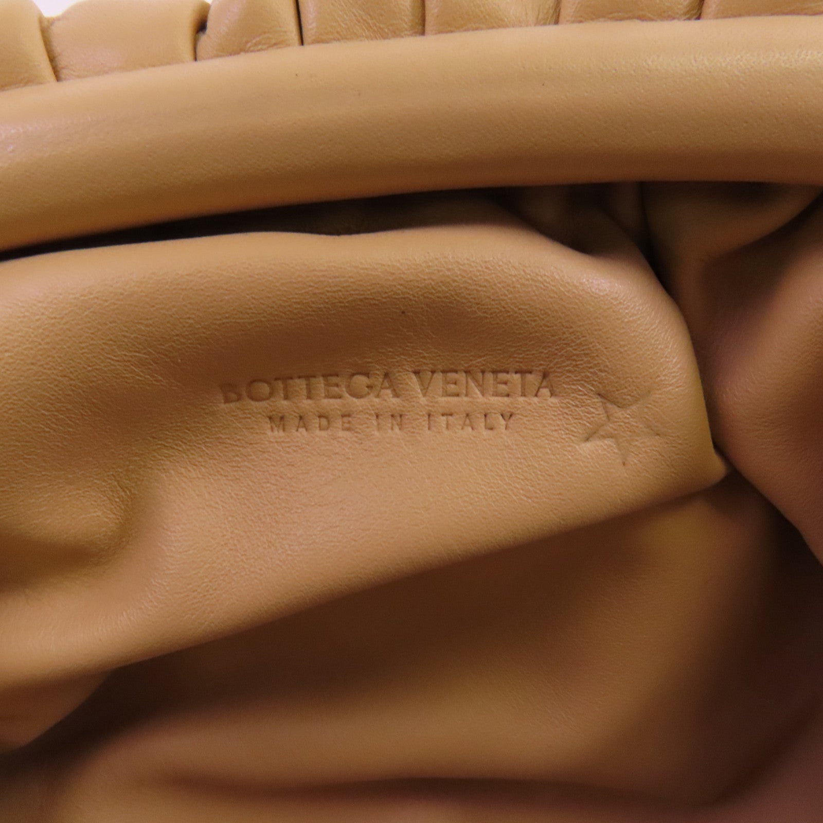 BOTTEGA VENETA 牛皮皮革Mini Pouch Bag肩背袋