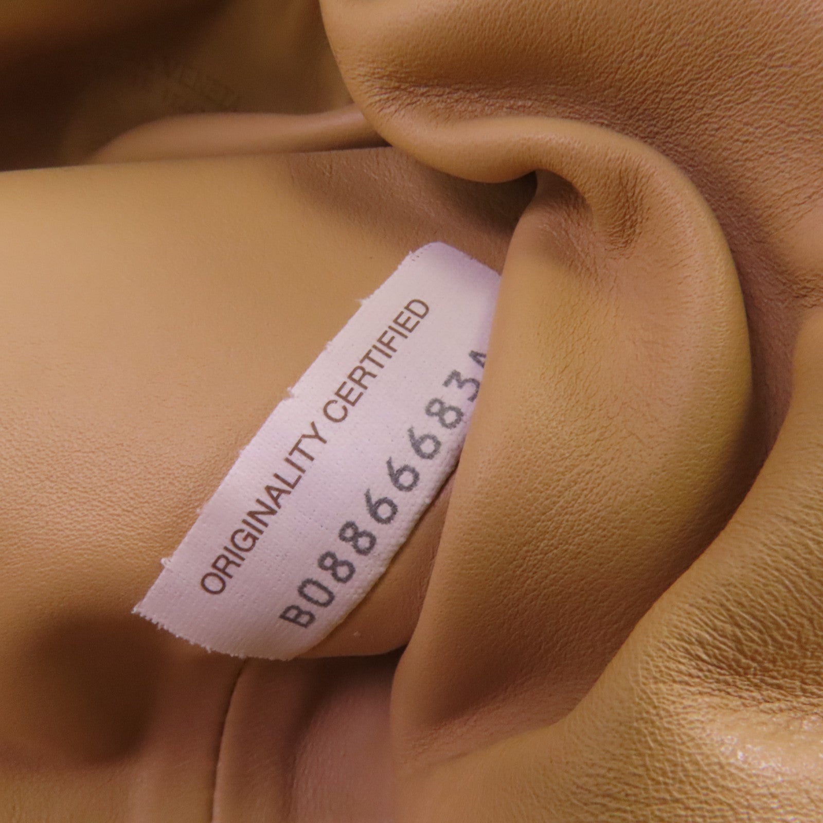 BOTTEGA VENETA 牛皮皮革Mini Pouch Bag肩背袋