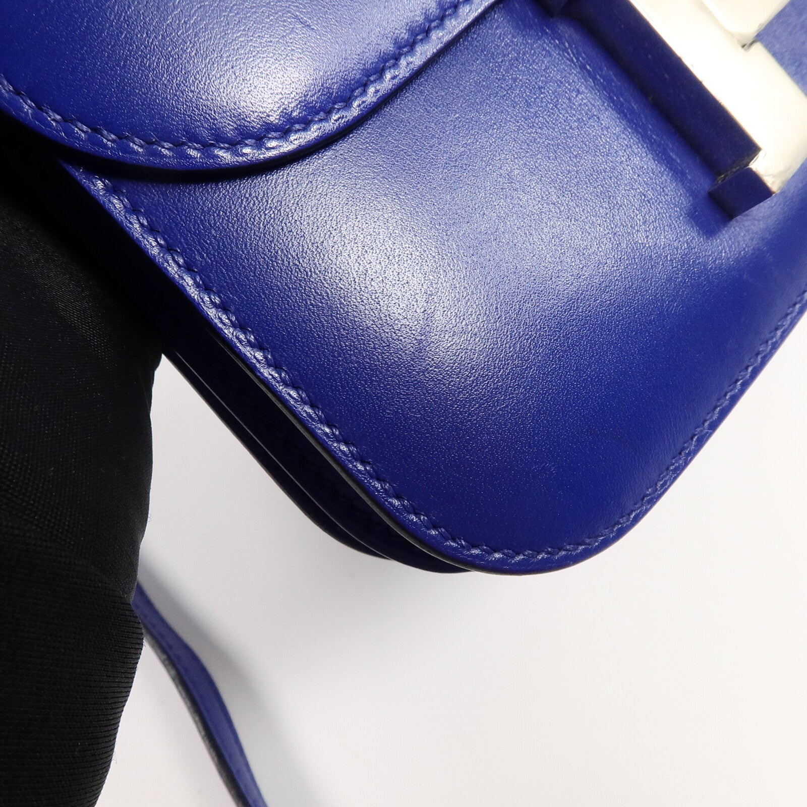 HERMES Tadelakt皮革Constance Mini肩背袋Bleu Electrique