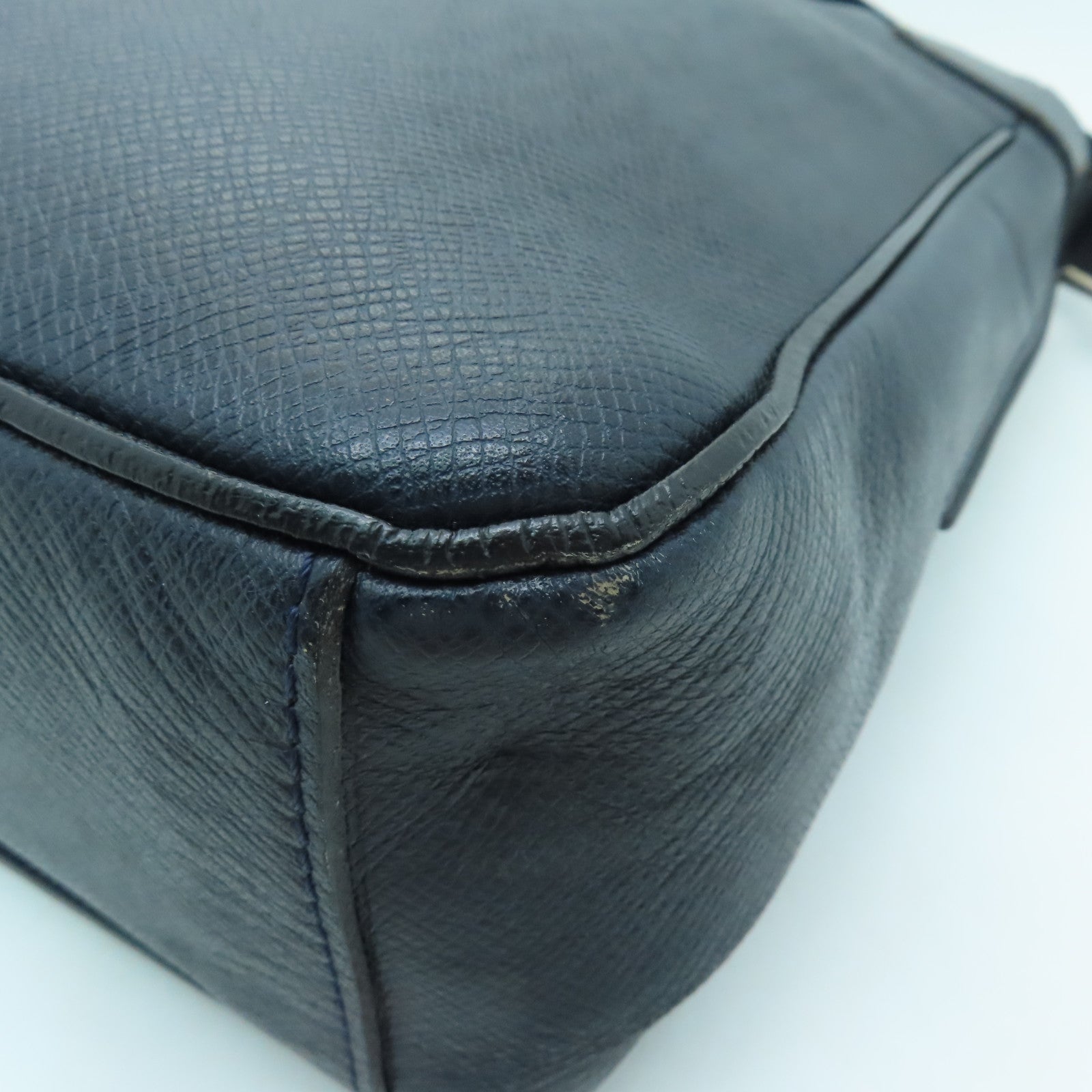 LOUIS VUITTON 【激減優惠】Taiga Roman Messenger銀扣肩背袋深藍色