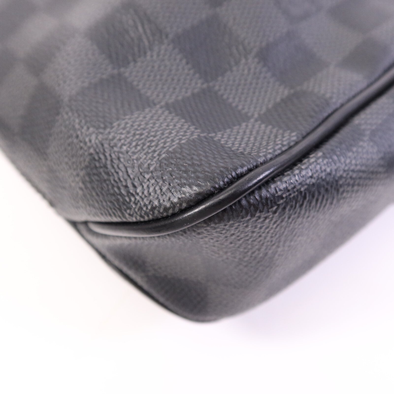 LOUIS VUITTON Damier Graphite District PM銀扣肩背袋