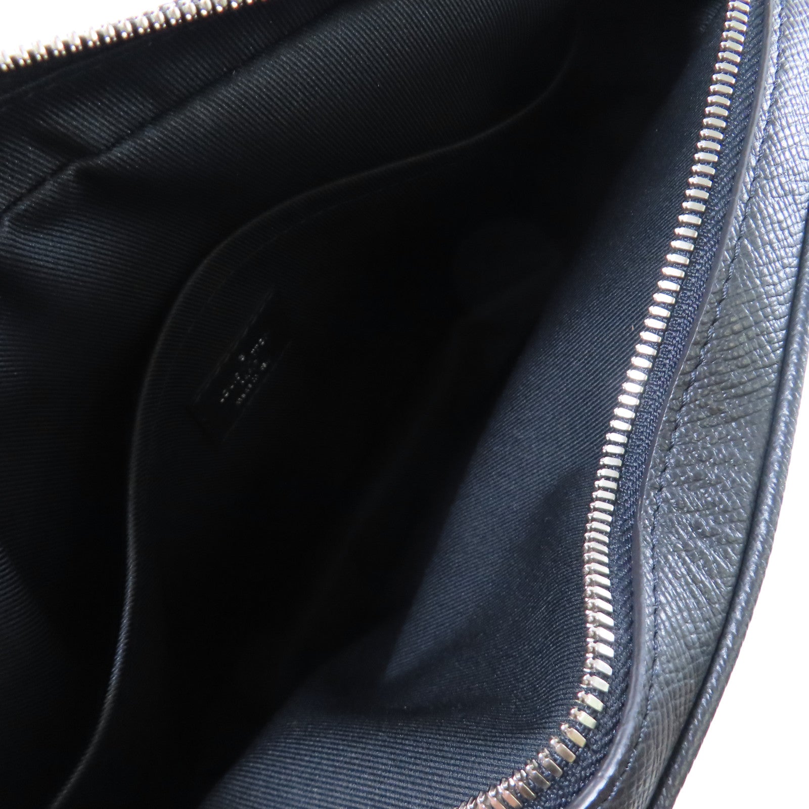 LOUIS VUITTON Monogram Eclipse/Taiga Outdoor Messenger銀扣肩背袋