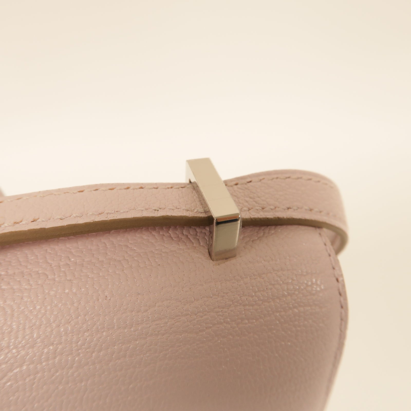 HERMES **【激減優惠】Chevre皮革Constance Mini銀扣肩背袋Mauve Pale粉紅色