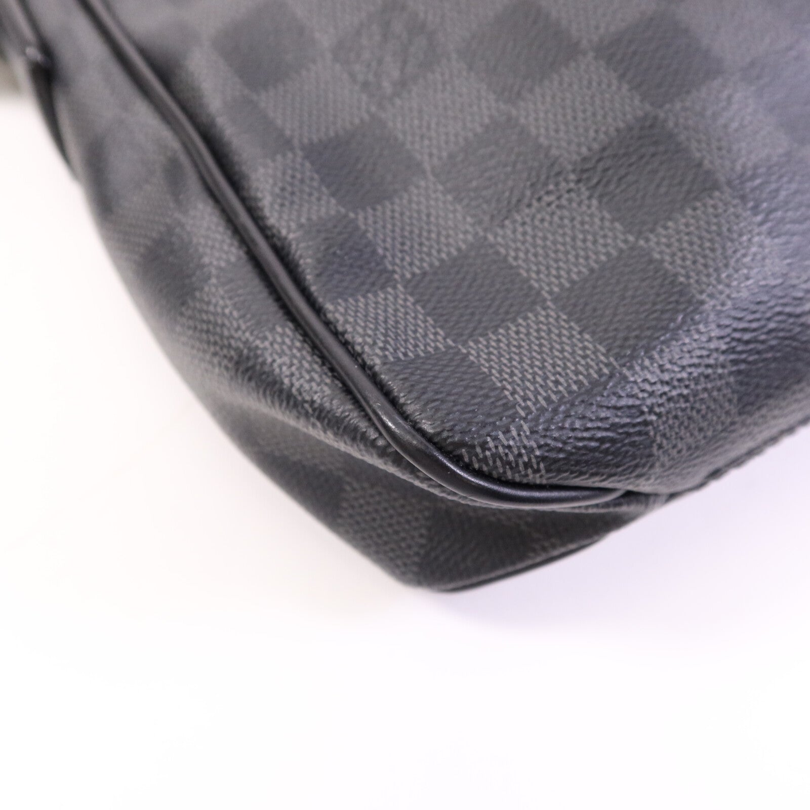 LOUIS VUITTON Damier Graphite District PM銀扣肩背袋