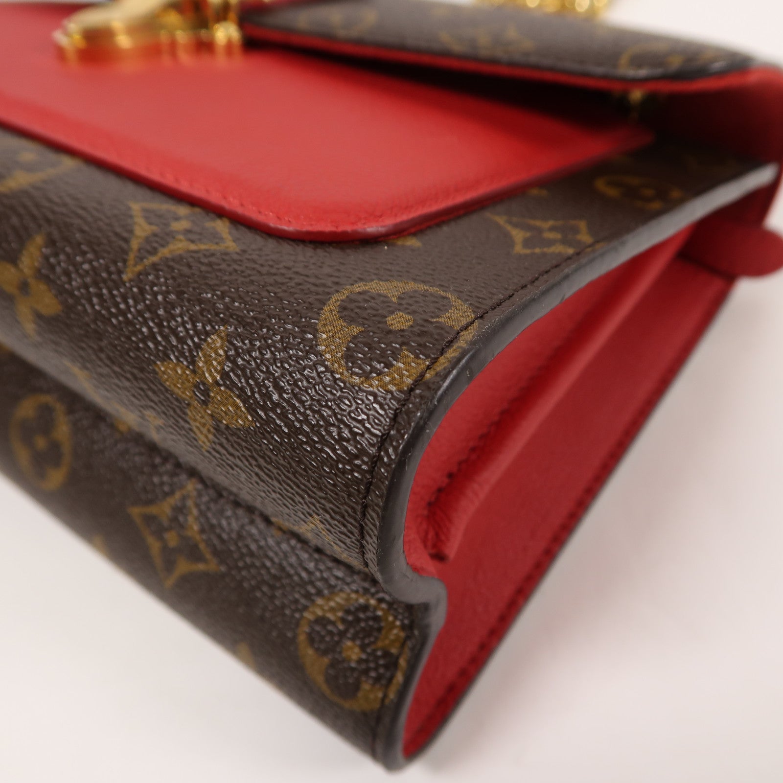 LOUIS VUITTON Monogram Victoire金扣鏈帶肩背袋